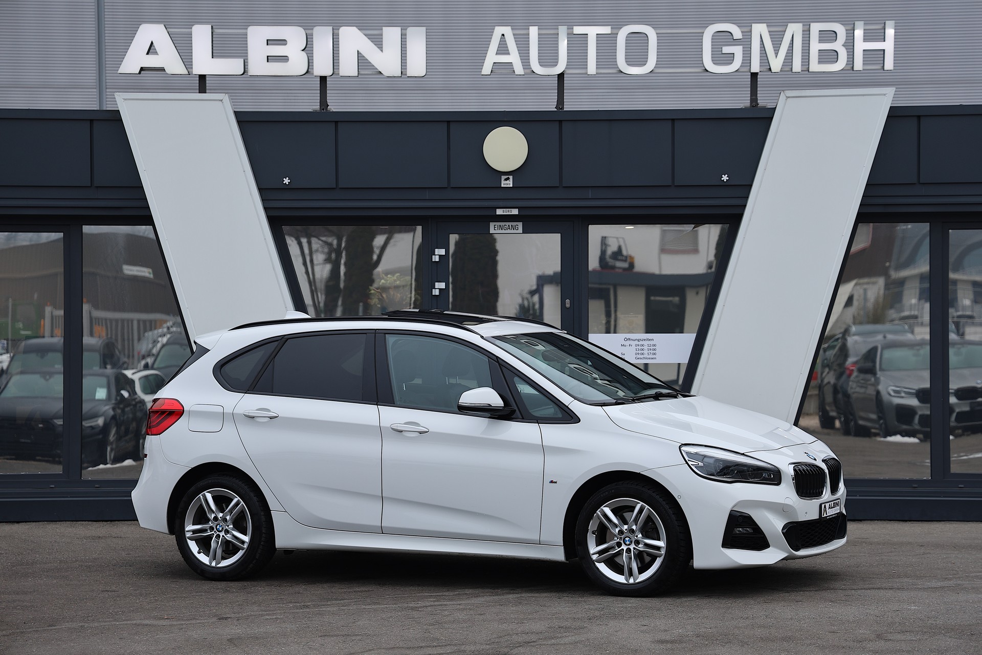 BMW 220d xDrive Active Tourer Steptronic M Sport-showroom-element-1