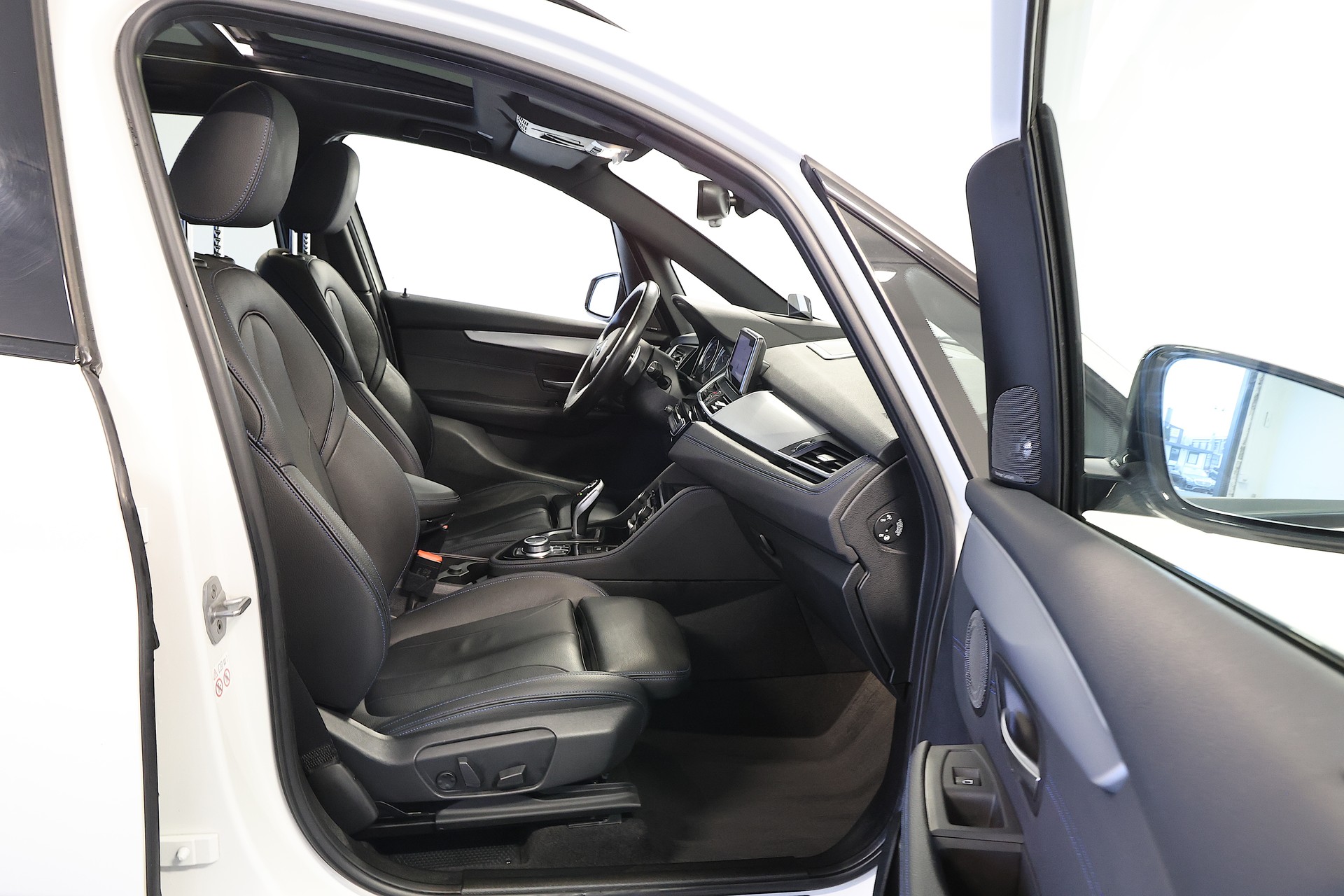 BMW 220d xDrive Active Tourer Steptronic M Sport-image-17