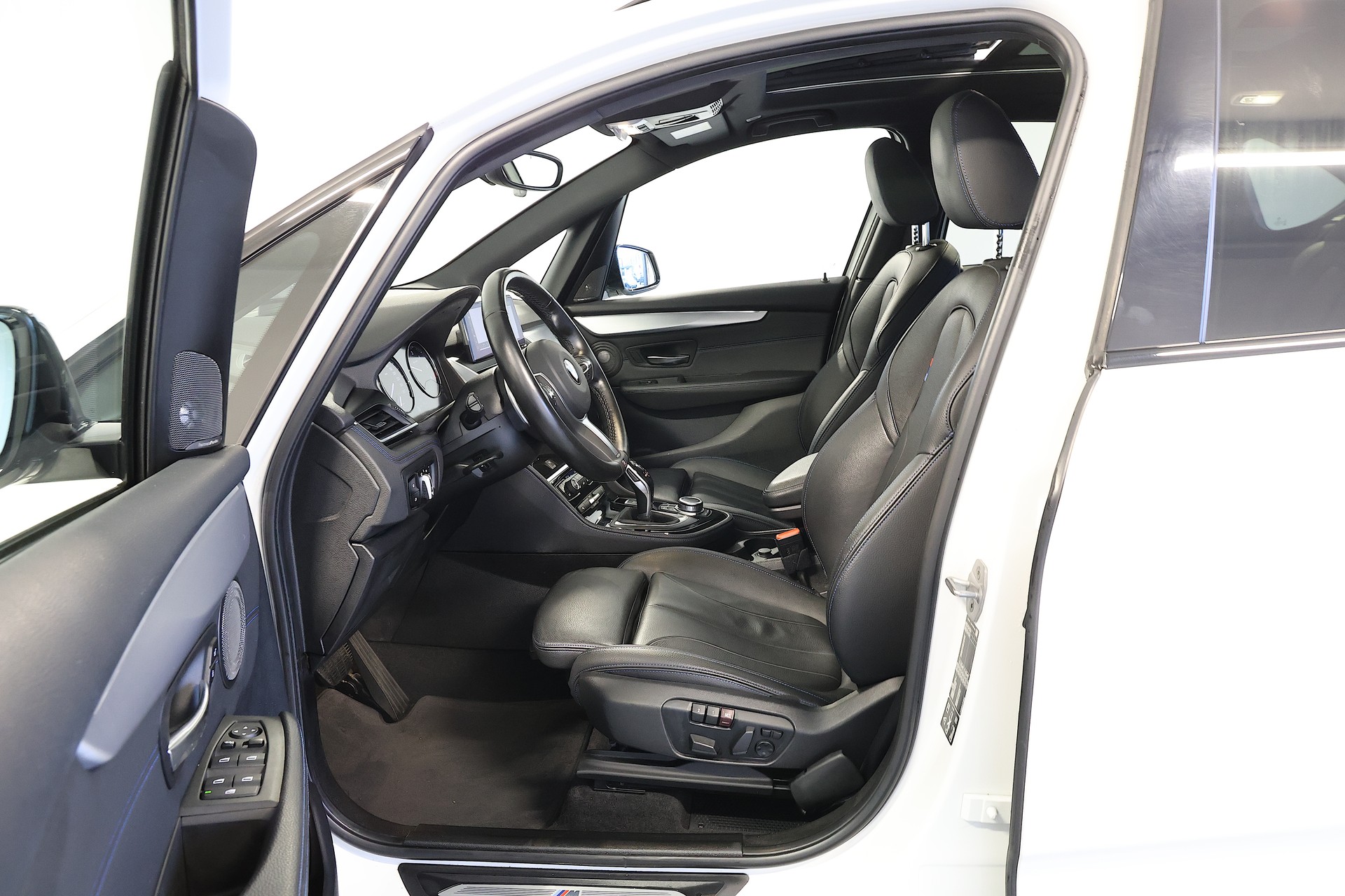 BMW 220d xDrive Active Tourer Steptronic M Sport-image-7