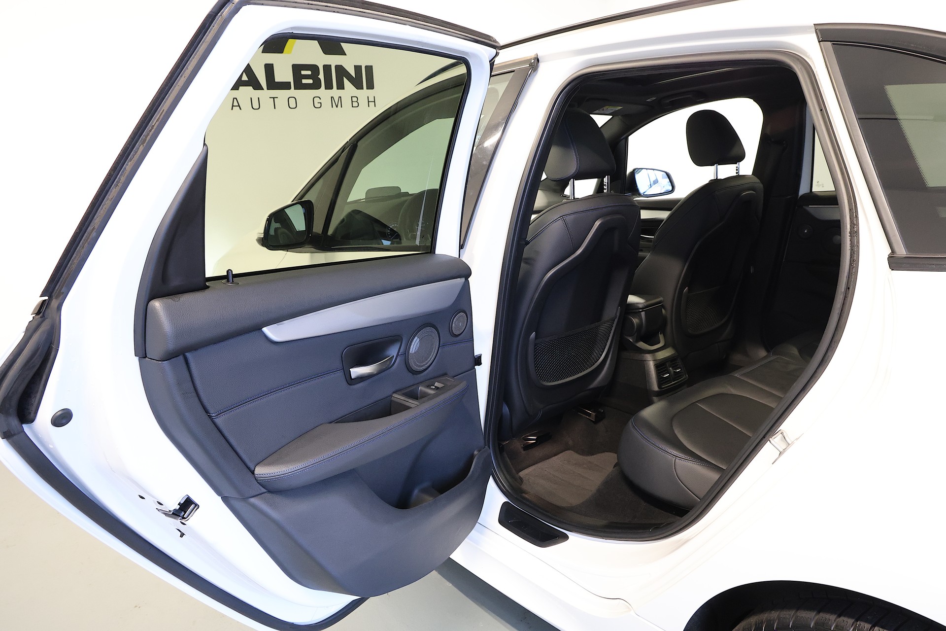 BMW 220d xDrive Active Tourer Steptronic M Sport-image-19