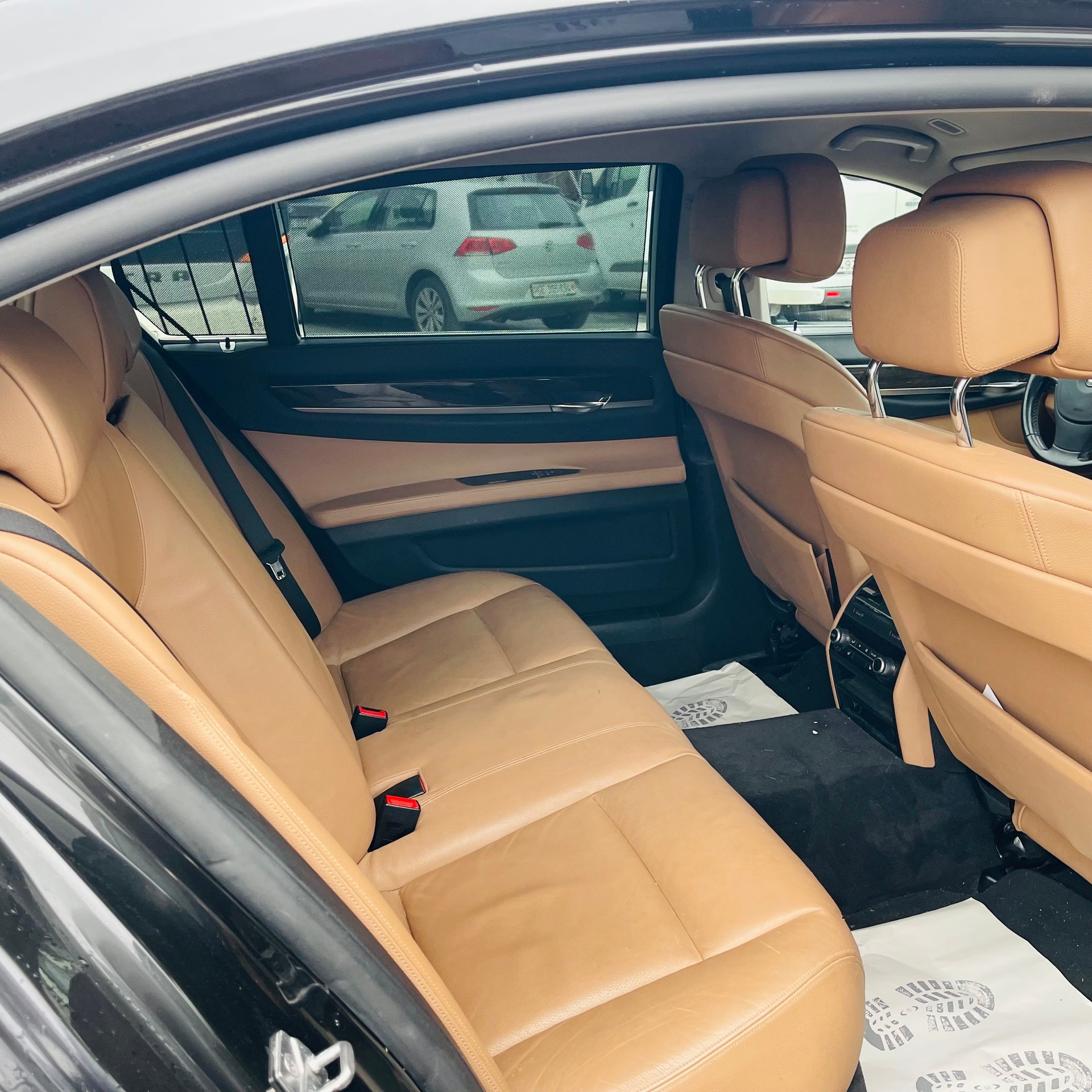 BMW 740i L-image-9