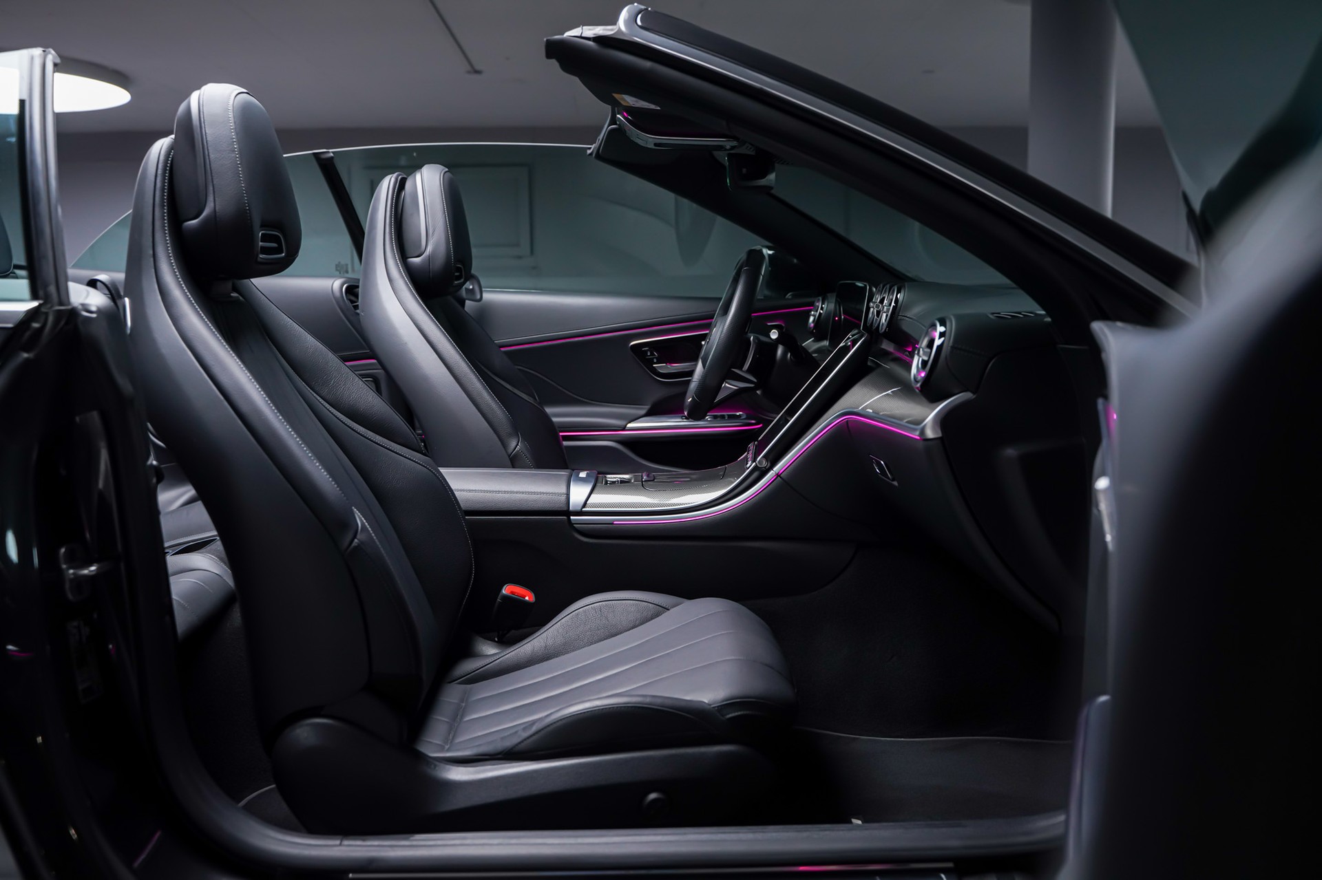 MERCEDES-BENZ CLE 300 Cabrio AMG-Line 4Matic 9G-Tronic-image-17