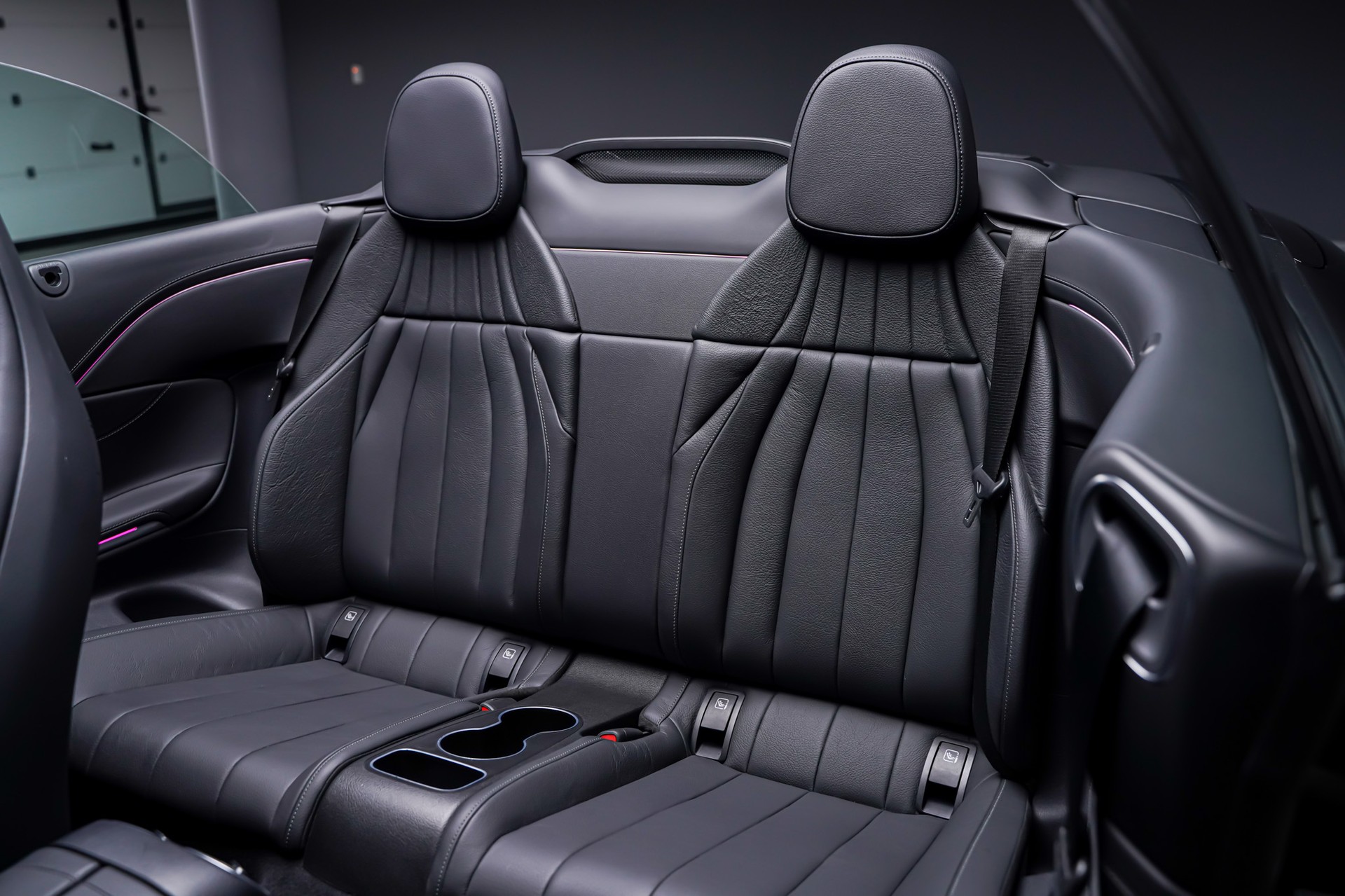MERCEDES-BENZ CLE 300 Cabrio AMG-Line 4Matic 9G-Tronic-image-14