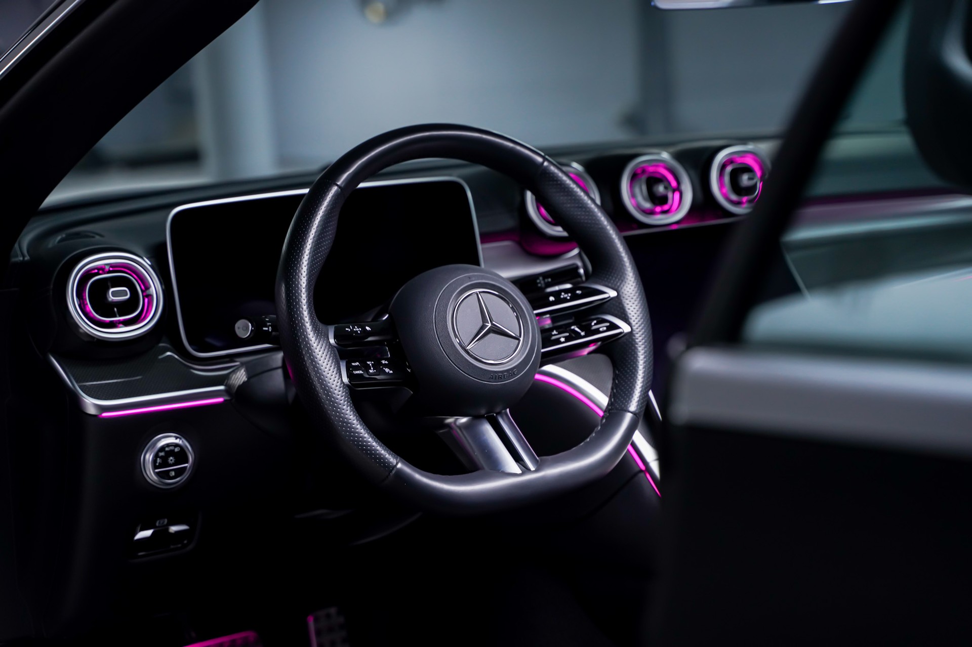 MERCEDES-BENZ CLE 300 Cabrio AMG-Line 4Matic 9G-Tronic-image-10