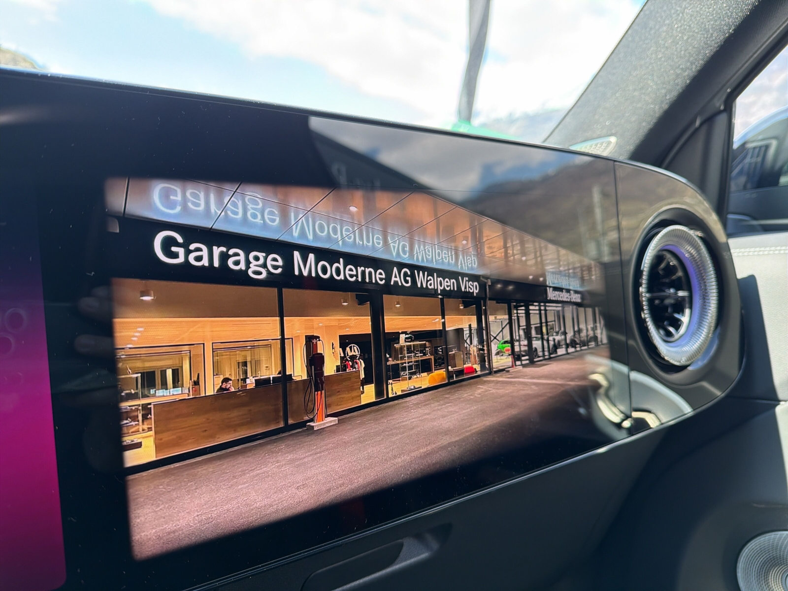 MERCEDES-BENZ GLB 350 4Matic with EQ Technology-image-24