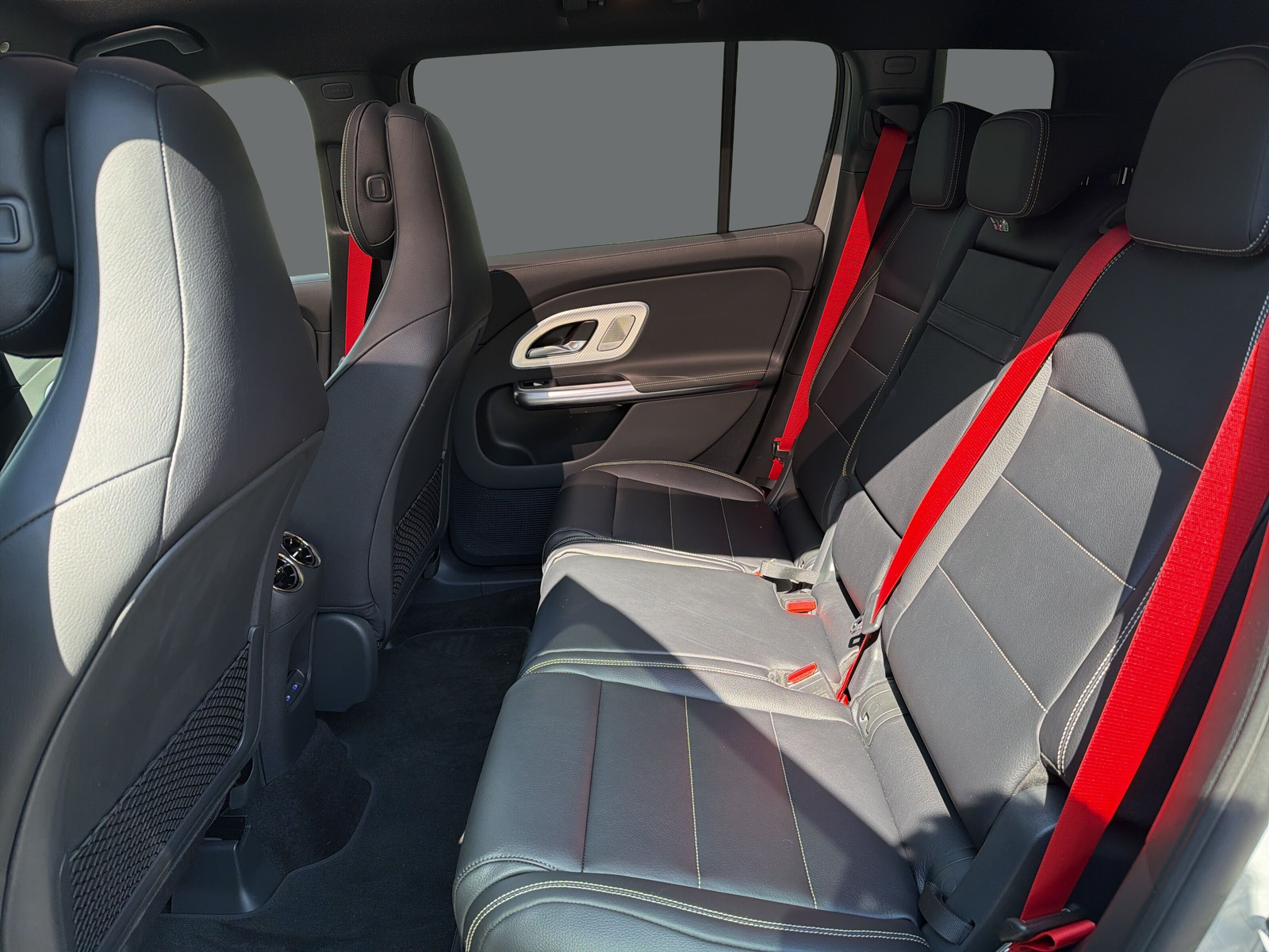 MERCEDES-BENZ GLB 350 4Matic with EQ Technology-image-13