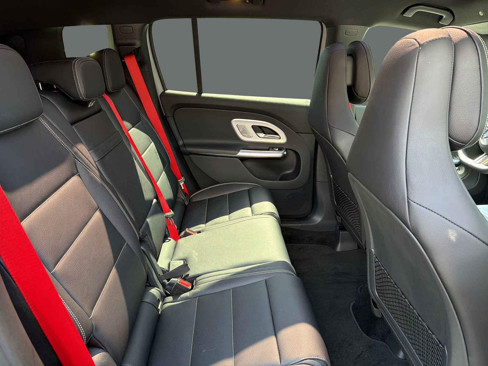 MERCEDES-BENZ GLB 350 4Matic with EQ Technology-image-18