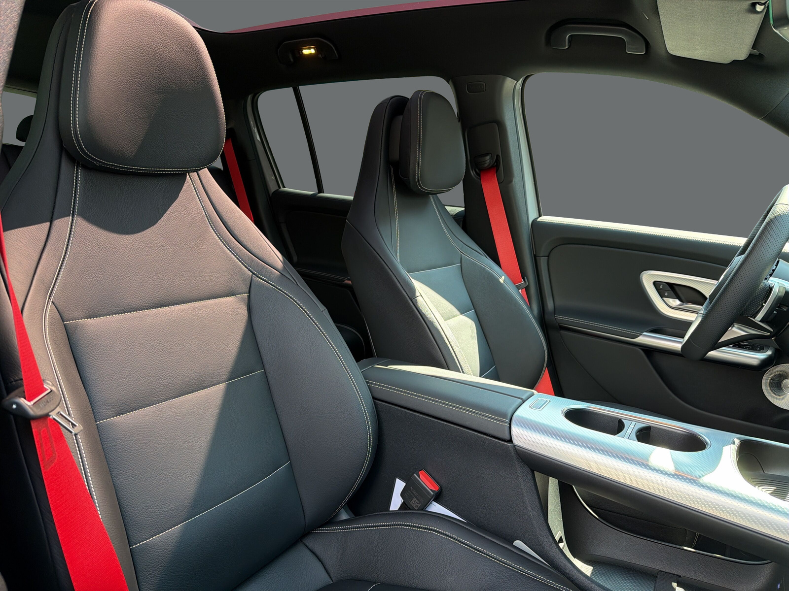 MERCEDES-BENZ GLB 350 4Matic with EQ Technology-image-17