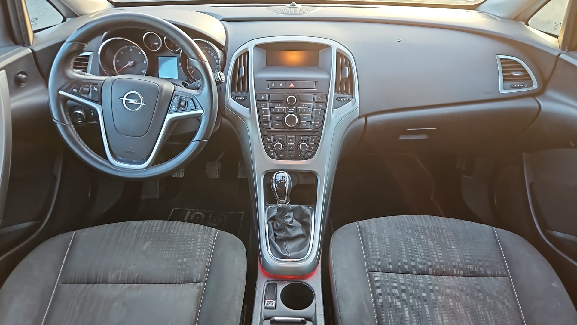 OPEL Astra SportsTourer 1.7 CDTi Anniversary Edition-image-7