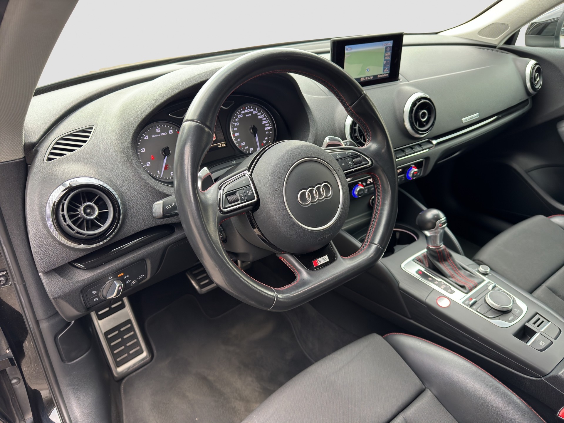 AUDI S3 Sportback 2.0 TFSI quattro S-tronic-image-8