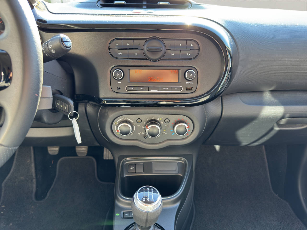 RENAULT Twingo 1.0 SCe 75 Life-image-9