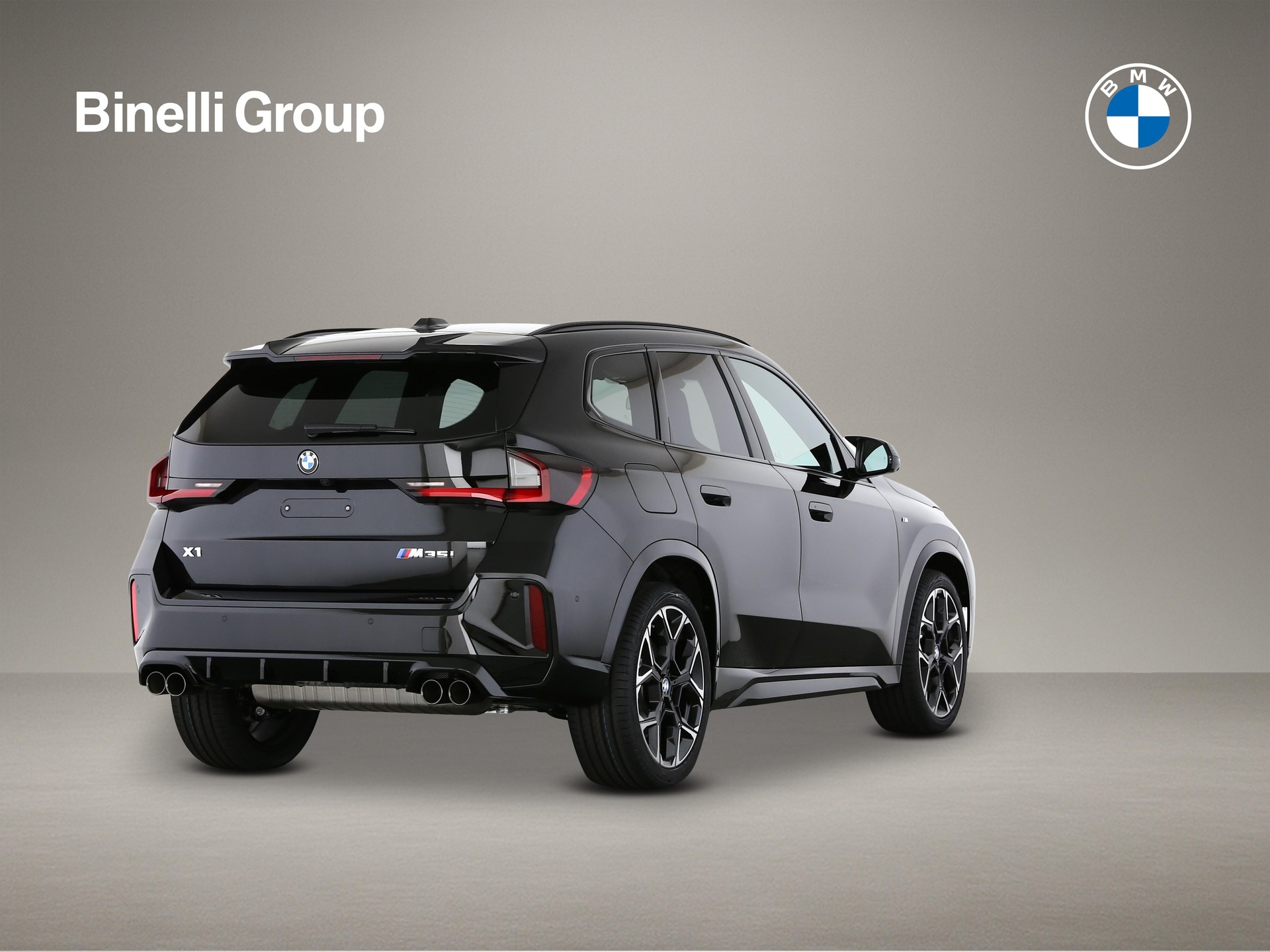BMW X1 M35i-showroom-element-2
