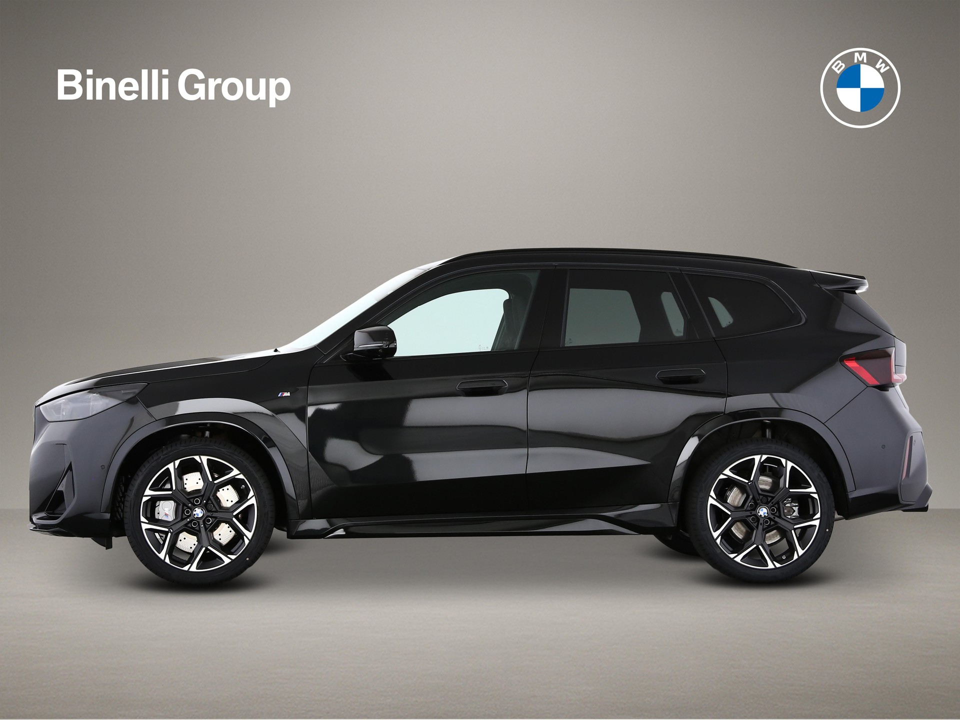 BMW X1 M35i-showroom-element-1