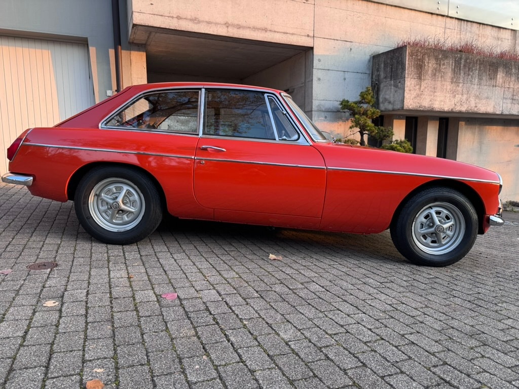 MG B GT-image-3