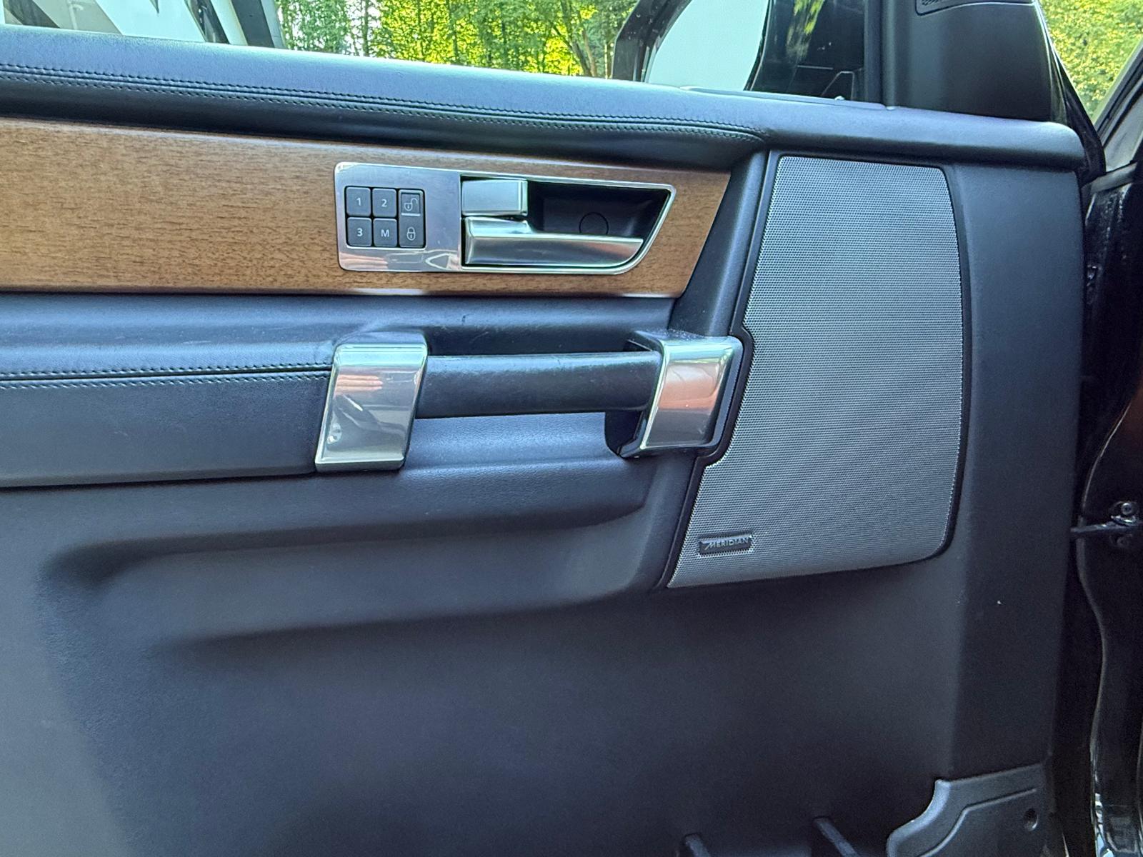 LAND ROVER Discovery 3.0 SDV6 Landmark Automatic-image-11
