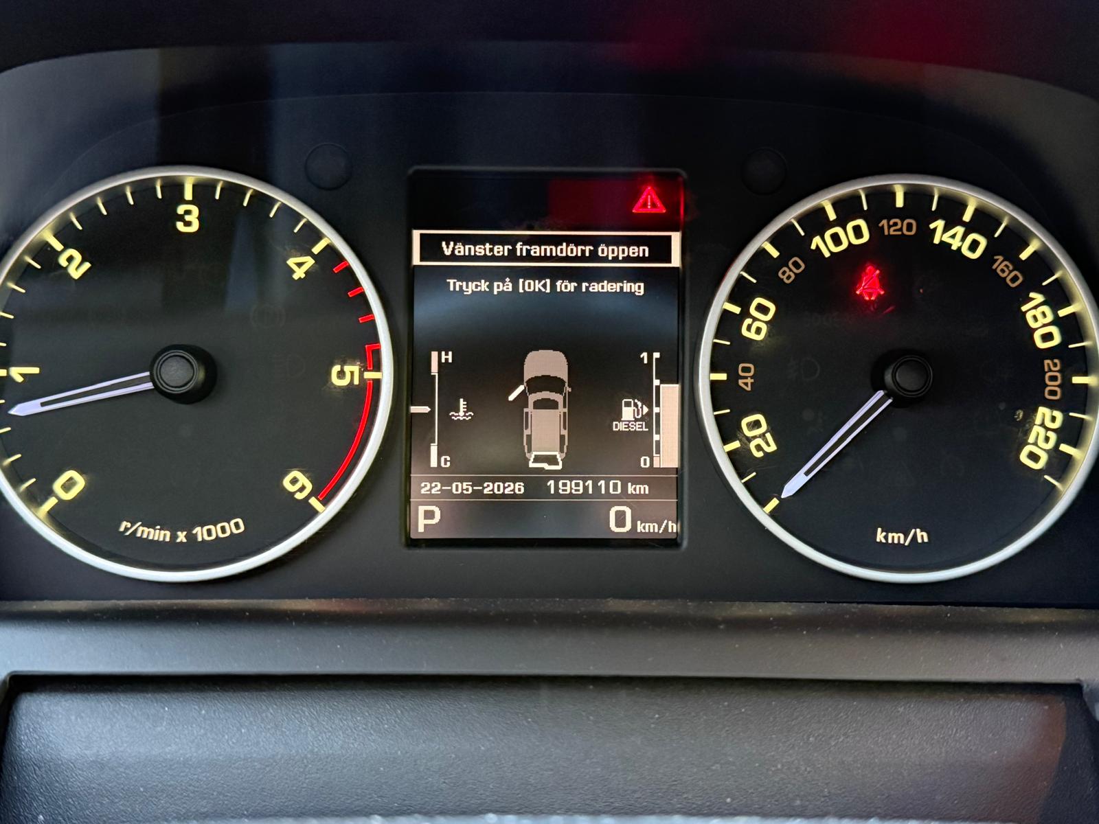 LAND ROVER Discovery 3.0 SDV6 Landmark Automatic-image-13