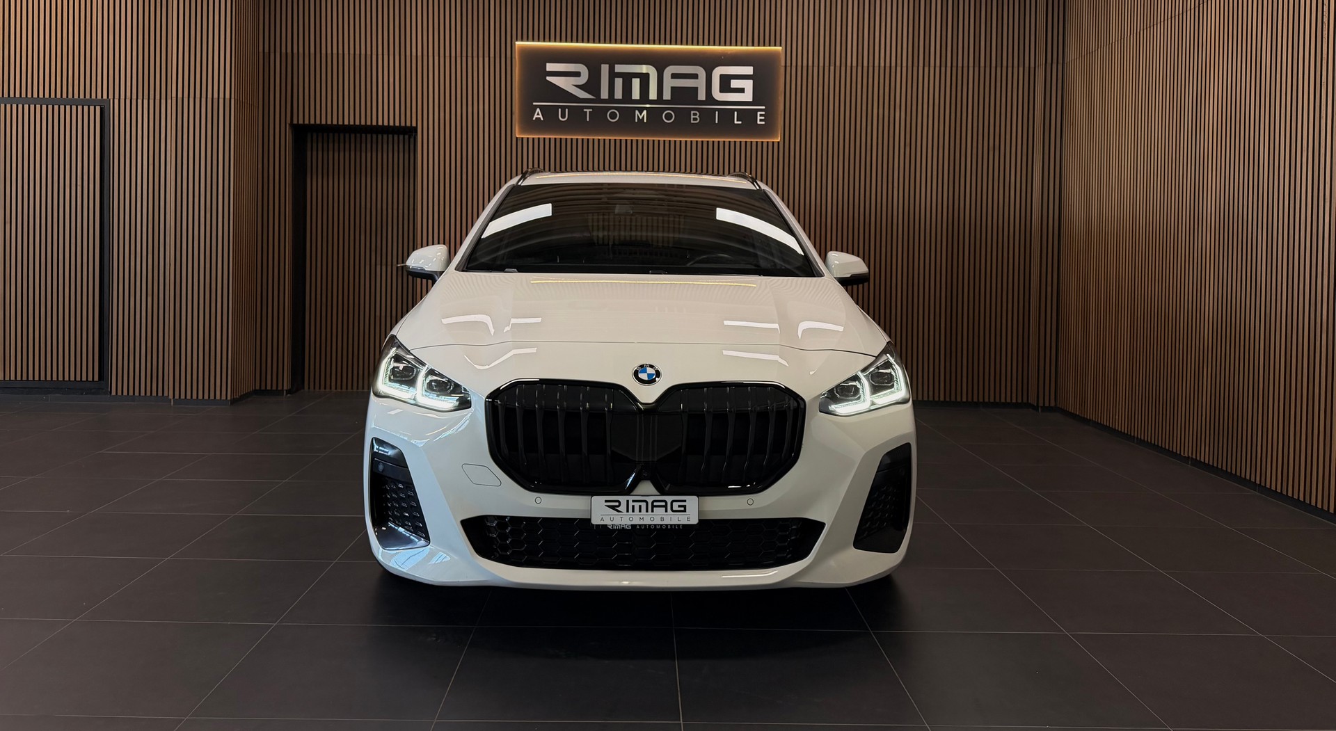 BMW 218d Active Tourer M Sport DKG | Frisch ab Service | Ab MFK | CarVertical | Vollausstattung-showroom-element-1
