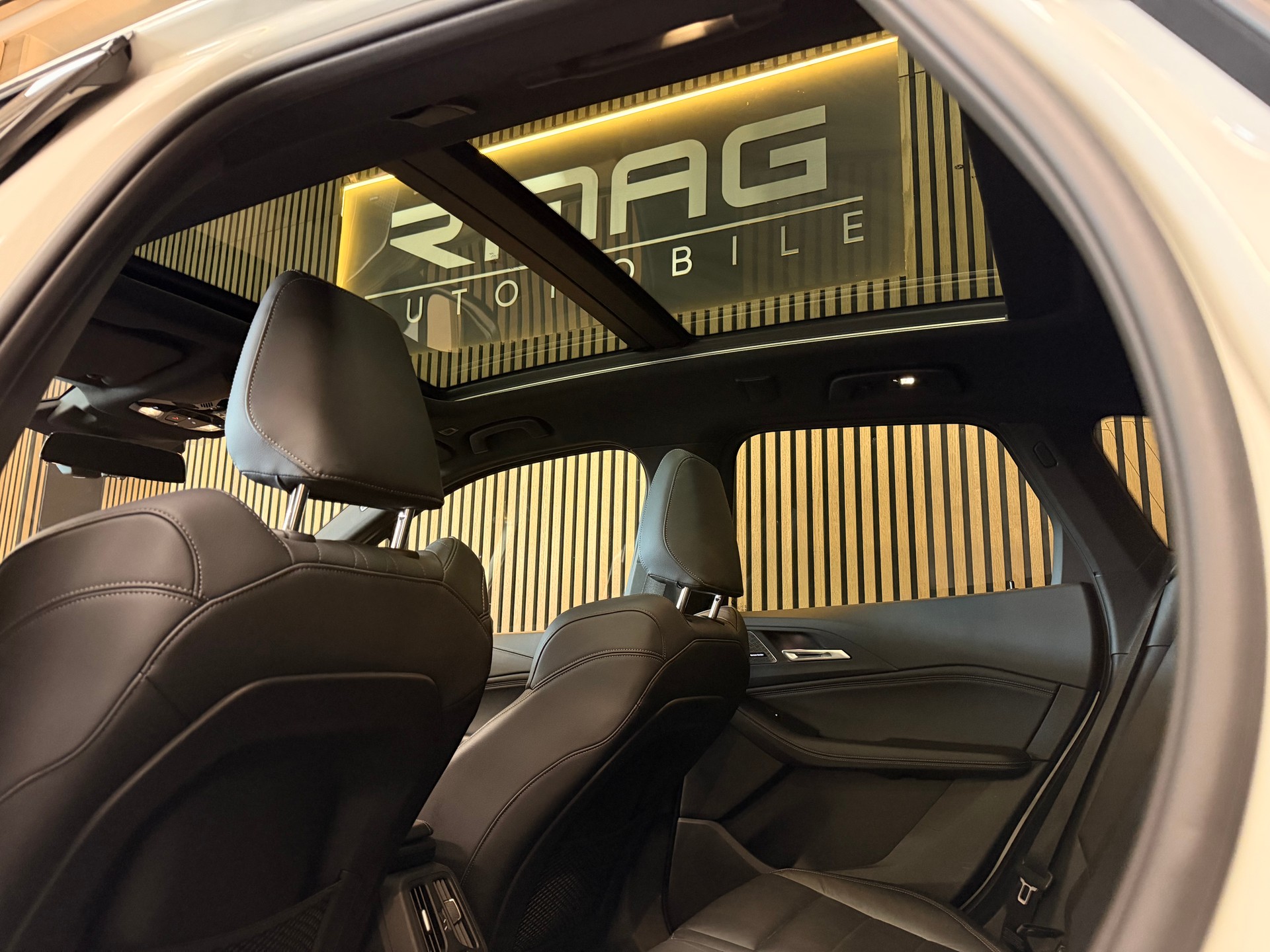 BMW 218d Active Tourer M Sport DKG | Frisch ab Service | Ab MFK | CarVertical | Vollausstattung-image-16