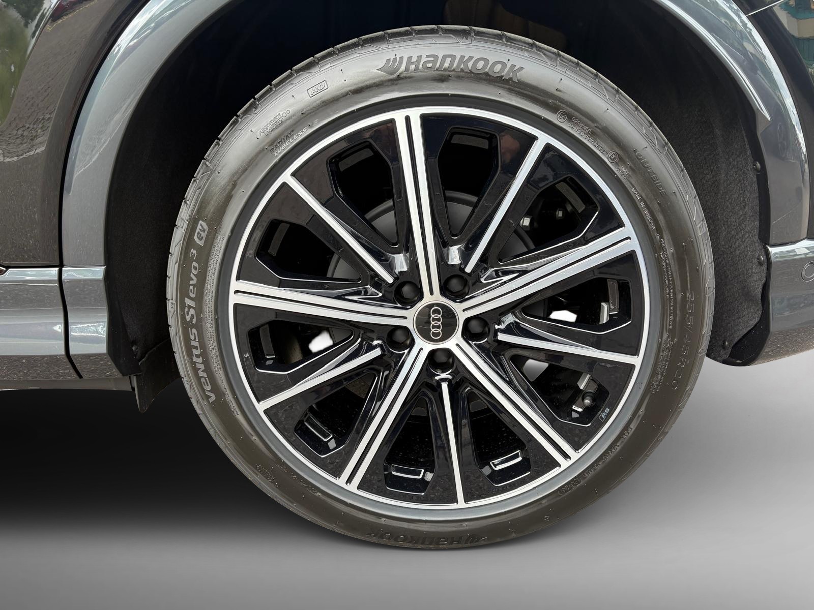 AUDI Q4 e-tron 45 Edition Swiss Ski quattro-image-3