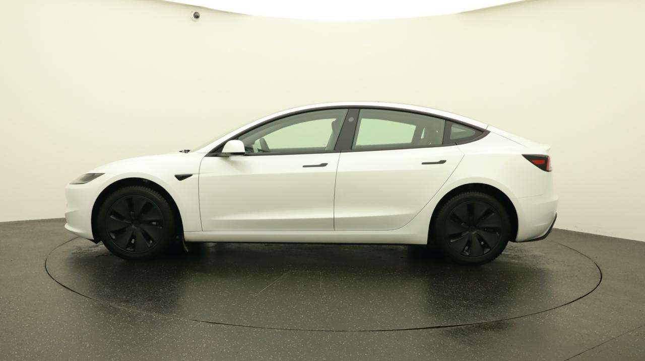 TESLA Model 3 Long Range Dual Motor AWD-showroom-element-1