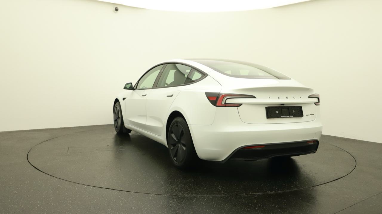 TESLA Model 3 Long Range Dual Motor AWD-showroom-element-3