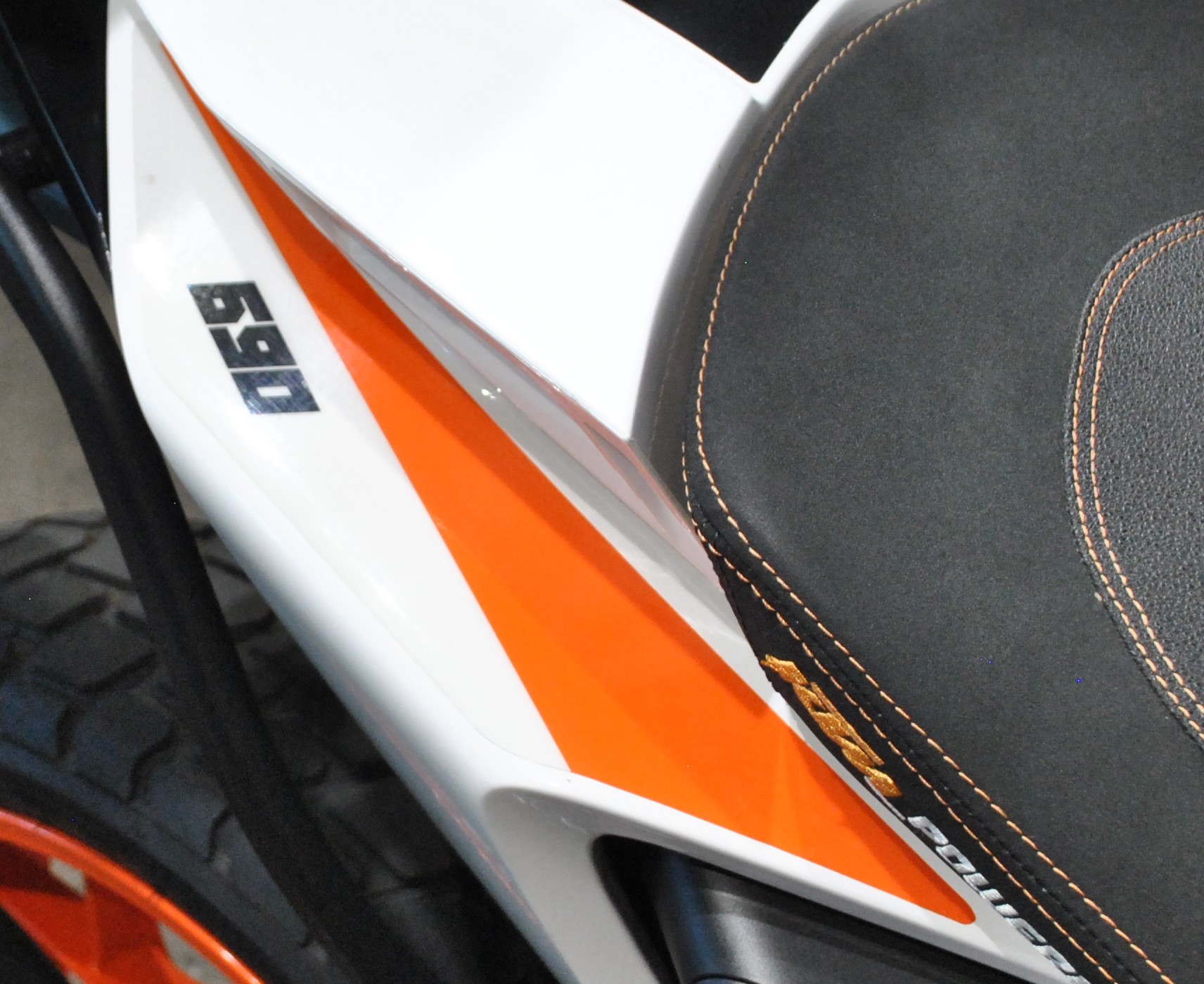 KTM 690 Duke R ABS-image-7
