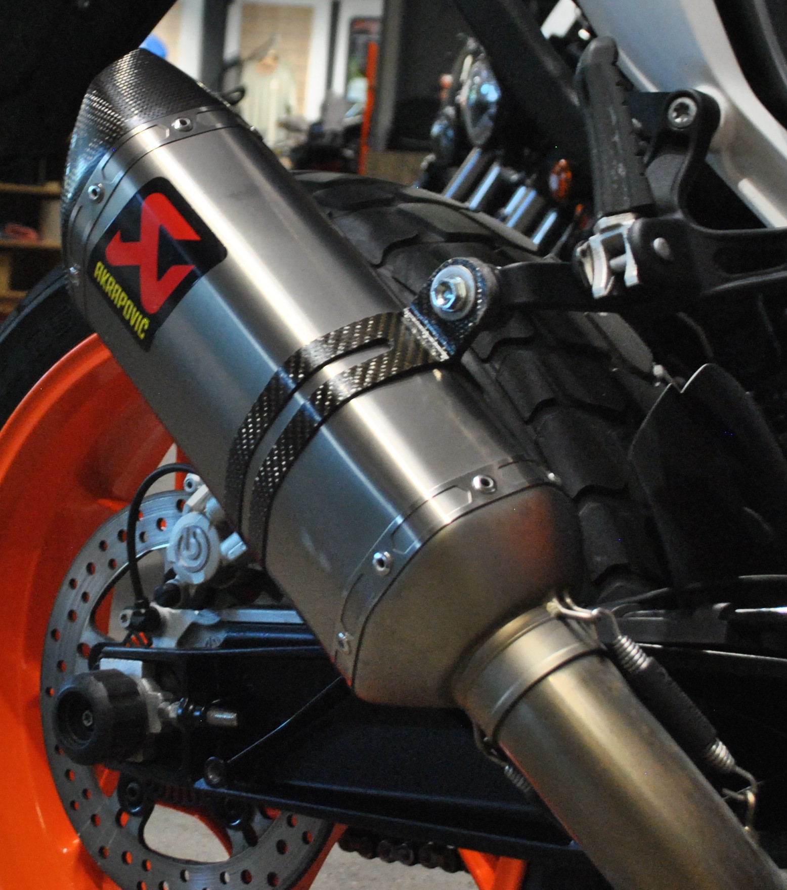 KTM 690 Duke R ABS-image-9