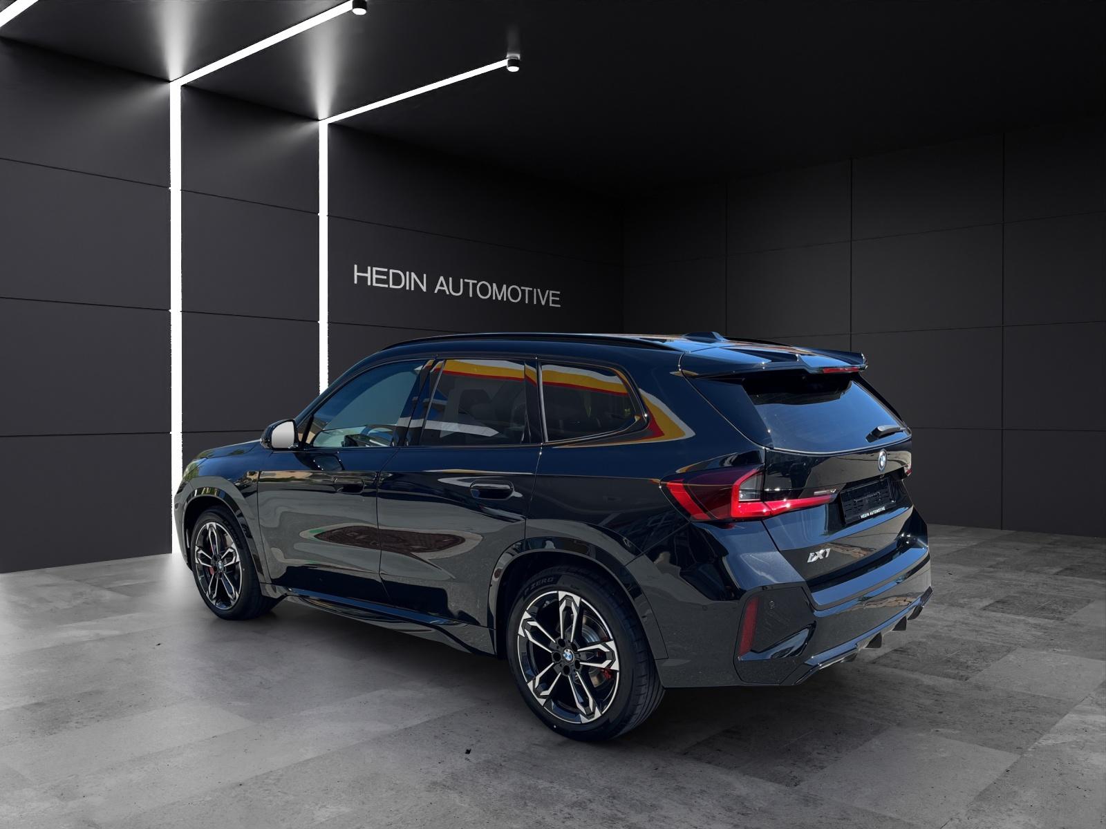BMW iX1 30 xDrive-showroom-element-2