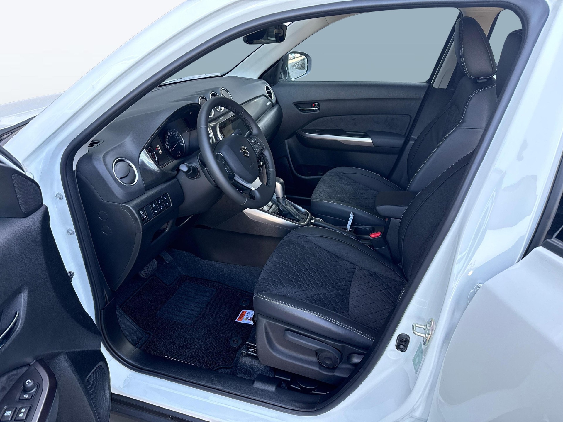 SUZUKI Vitara 1.4 T Compact Top Hybrid 4x4-image-9