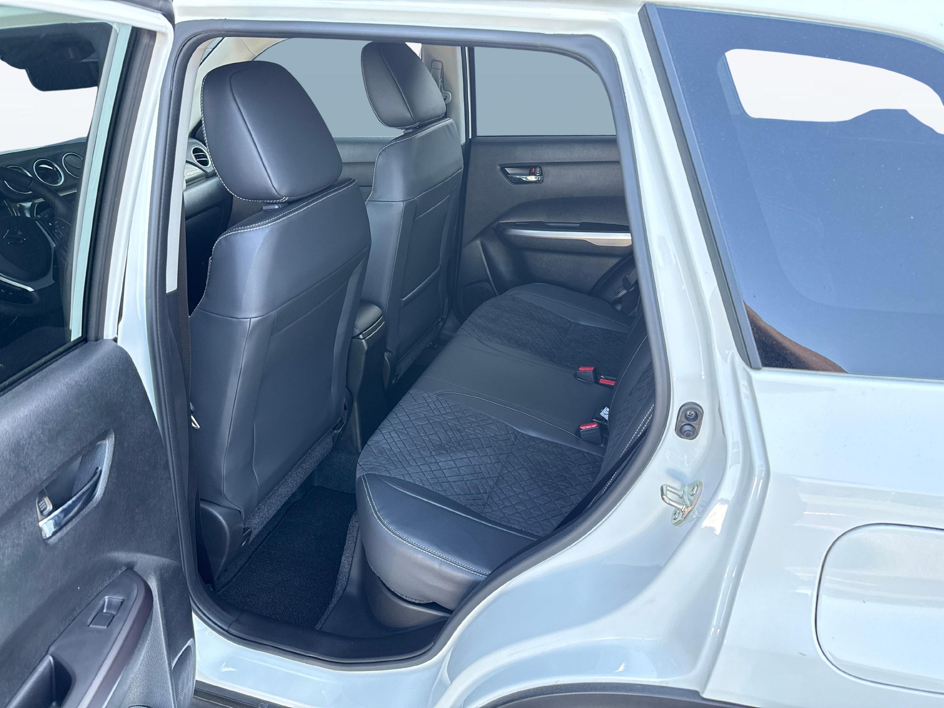 SUZUKI Vitara 1.4 T Compact Top Hybrid 4x4-image-10