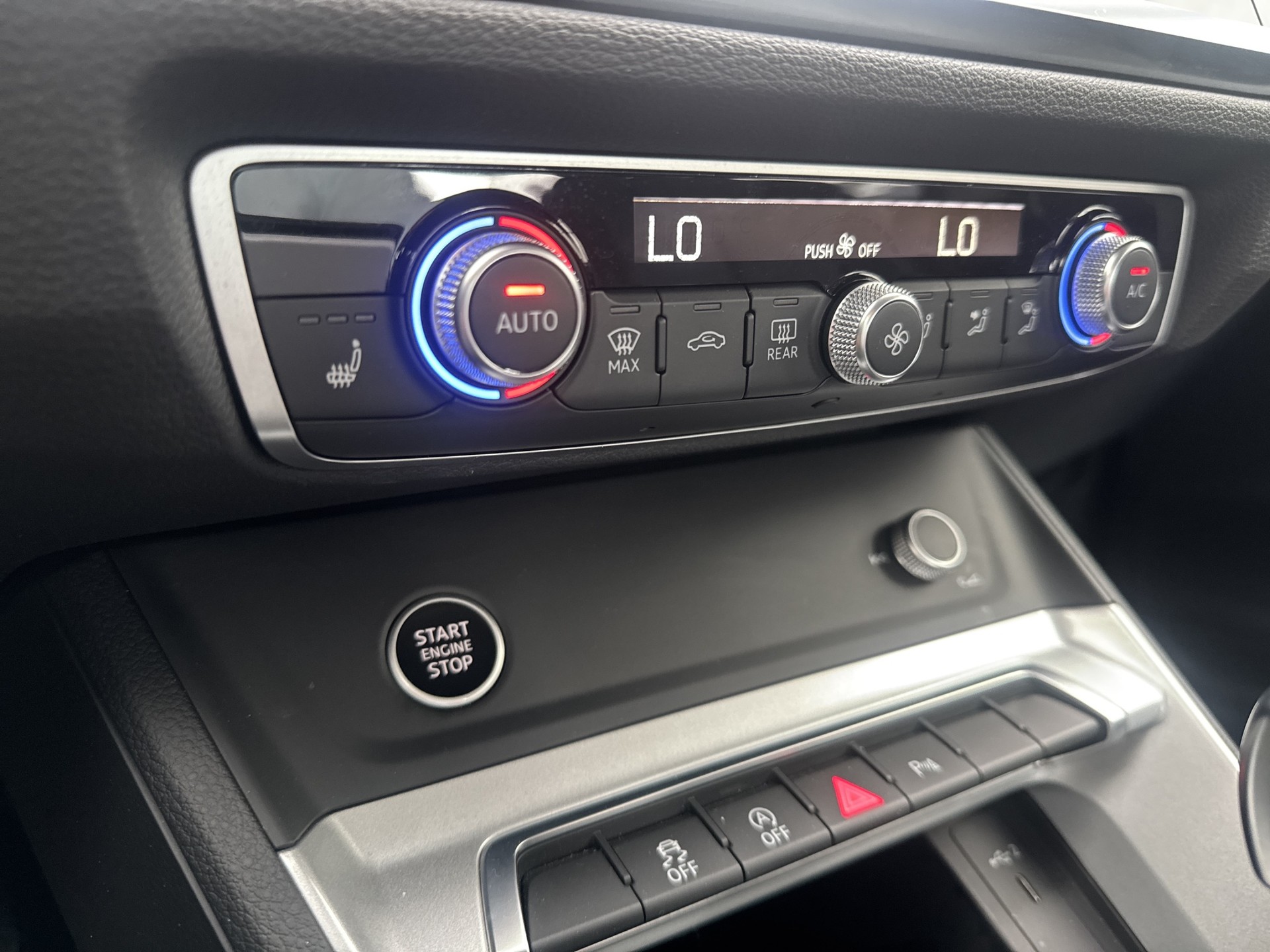 AUDI Q3 1.5 35 TFSI Advanced S-Tronic-image-21