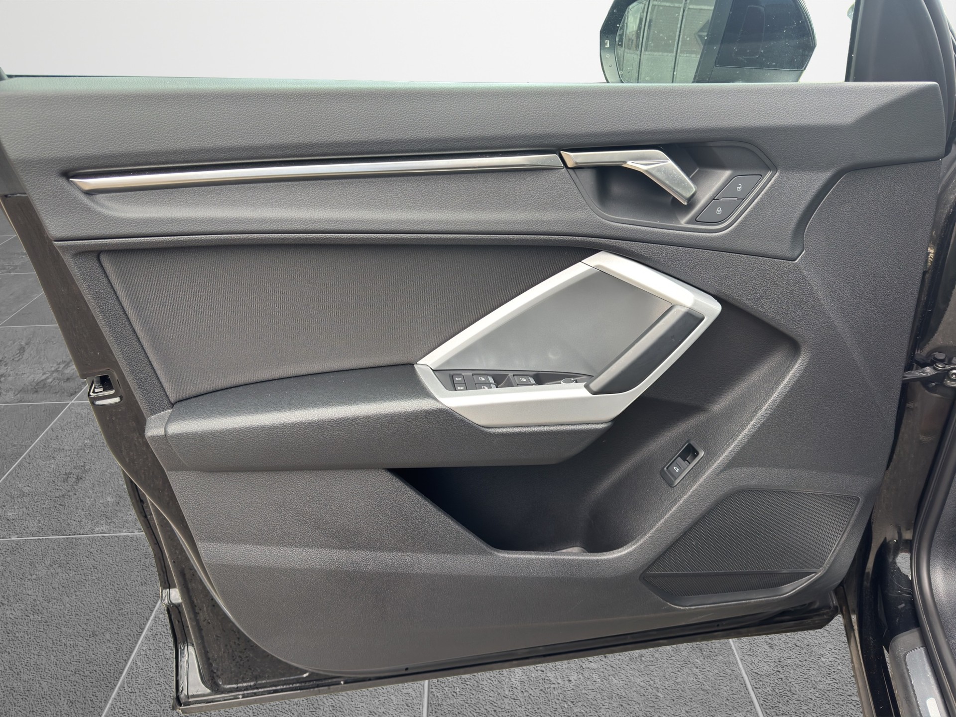 AUDI Q3 1.5 35 TFSI Advanced S-Tronic-image-9