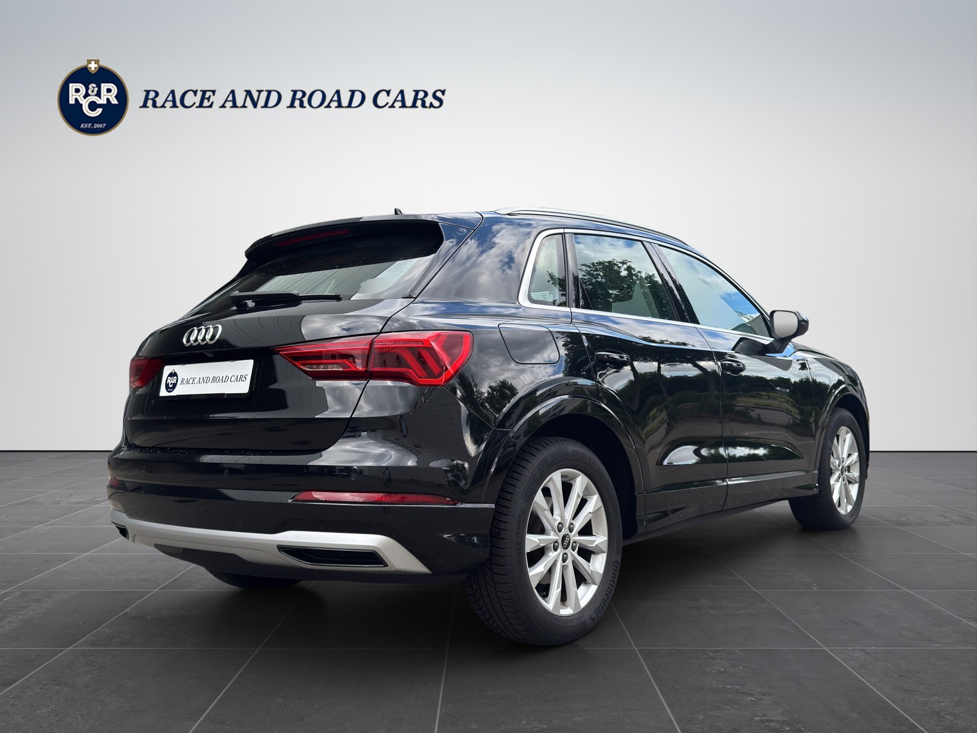 AUDI Q3 1.5 35 TFSI Advanced S-Tronic-image-4