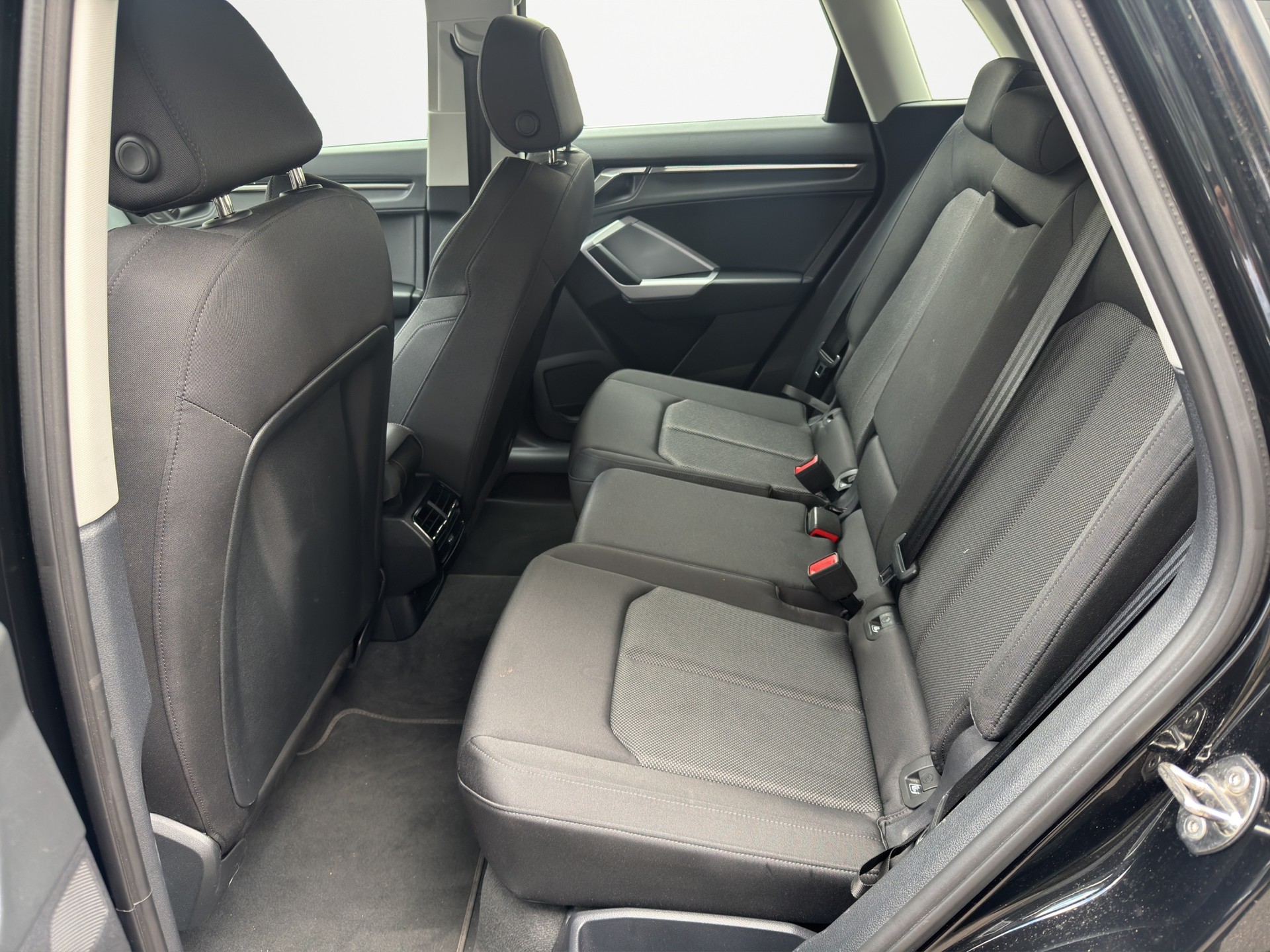 AUDI Q3 1.5 35 TFSI Advanced S-Tronic-image-12