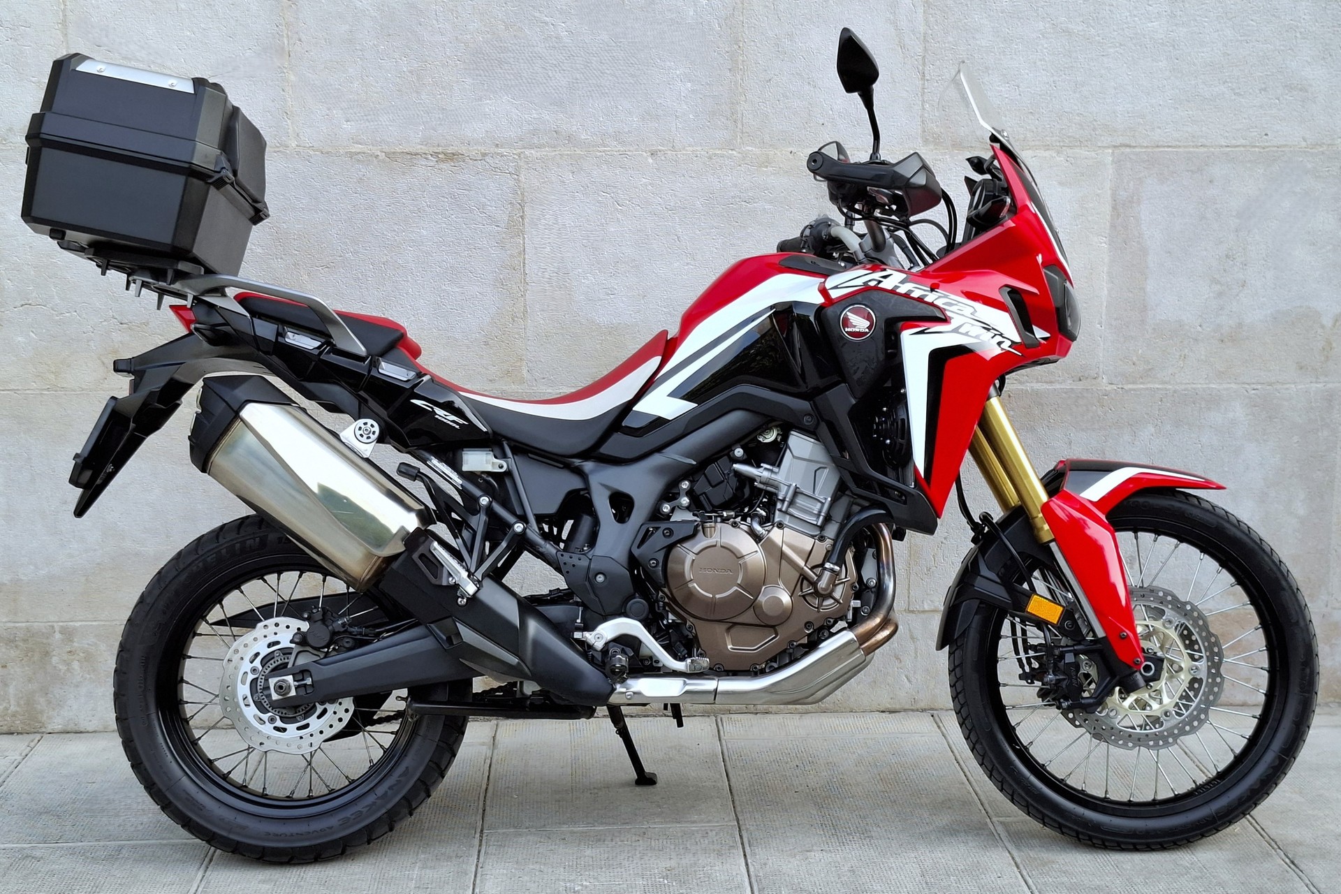HONDA CRF 1000A Africa Twin-image-6