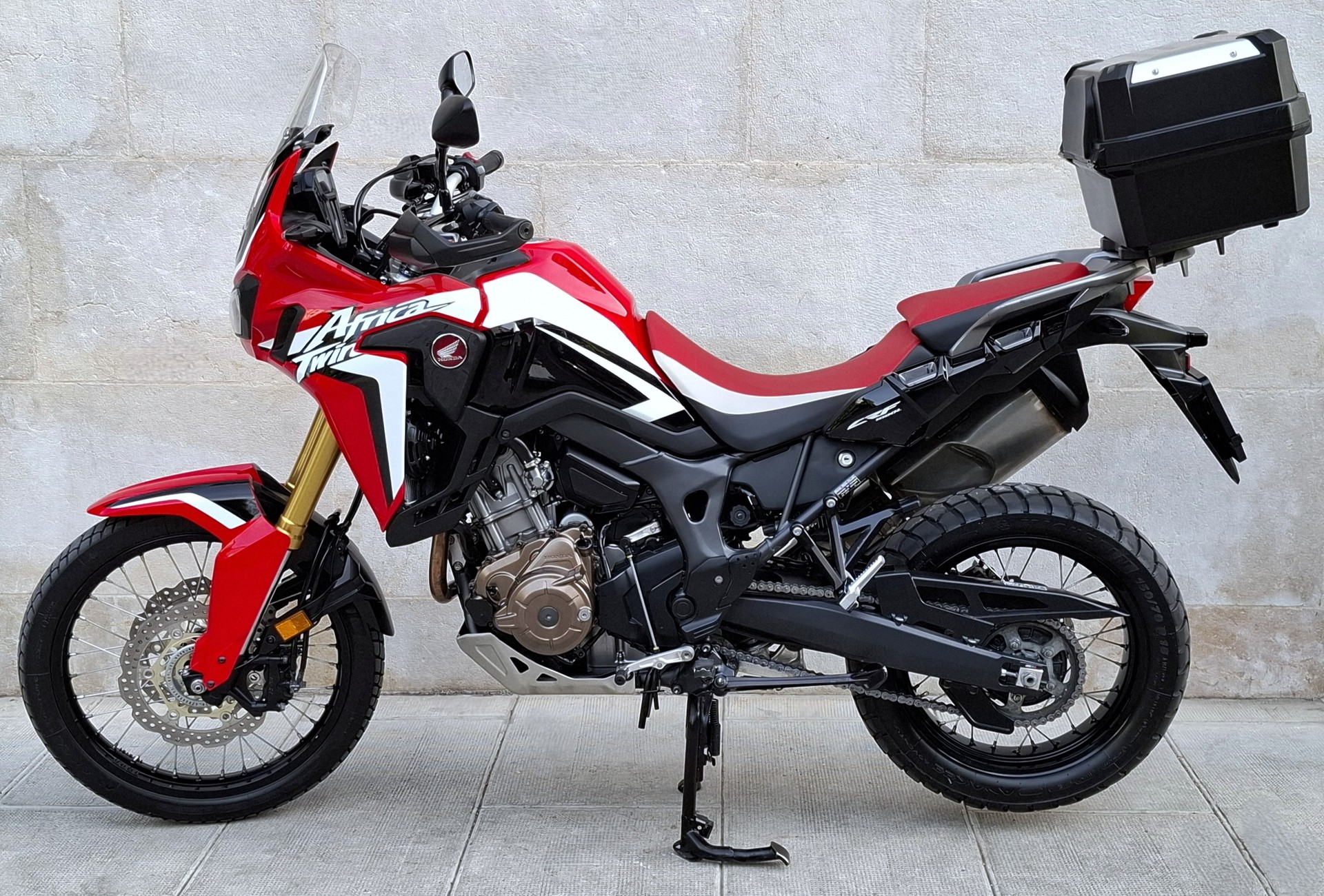 HONDA CRF 1000A Africa Twin-image-8