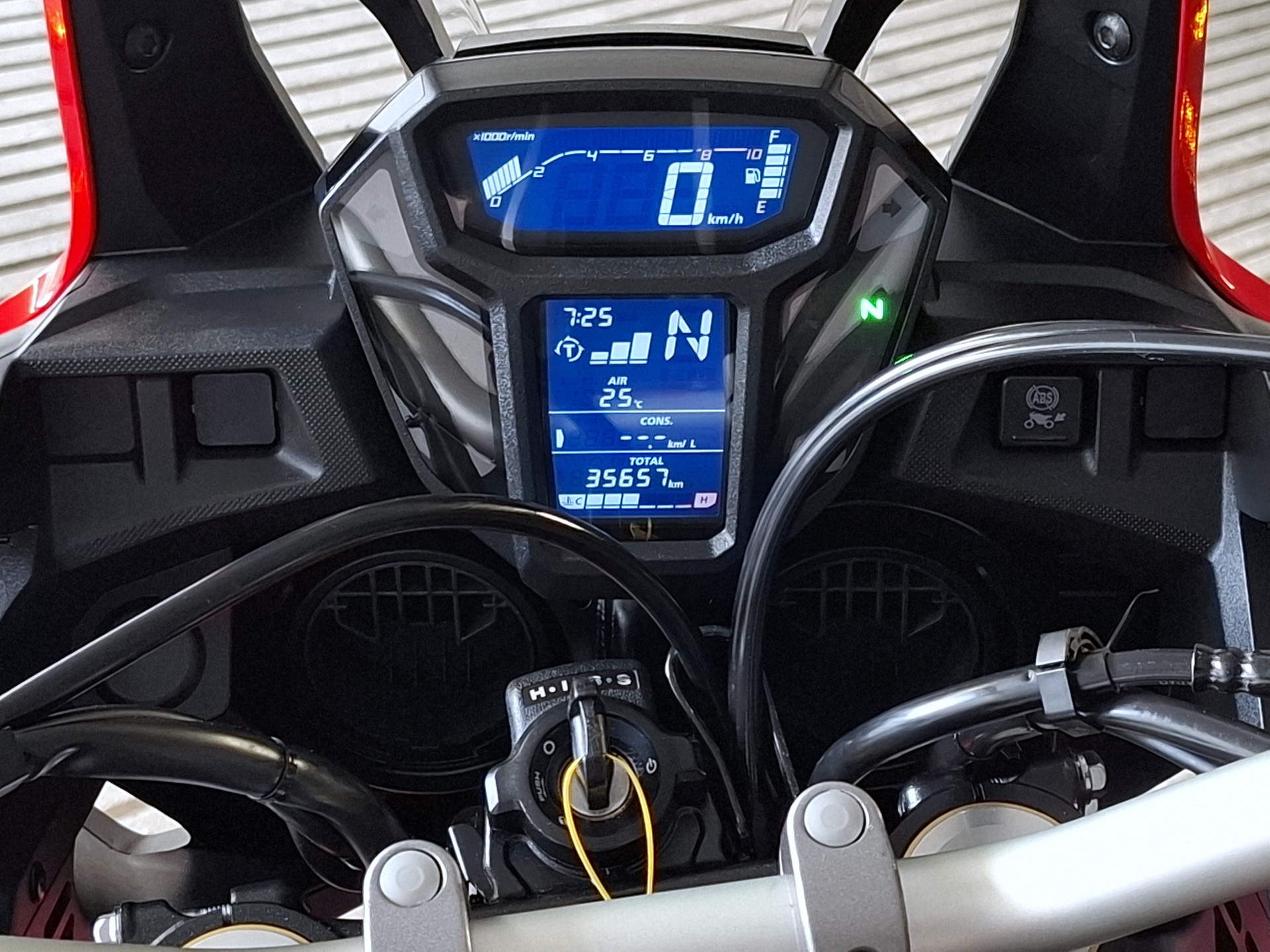 HONDA CRF 1000A Africa Twin-image-11