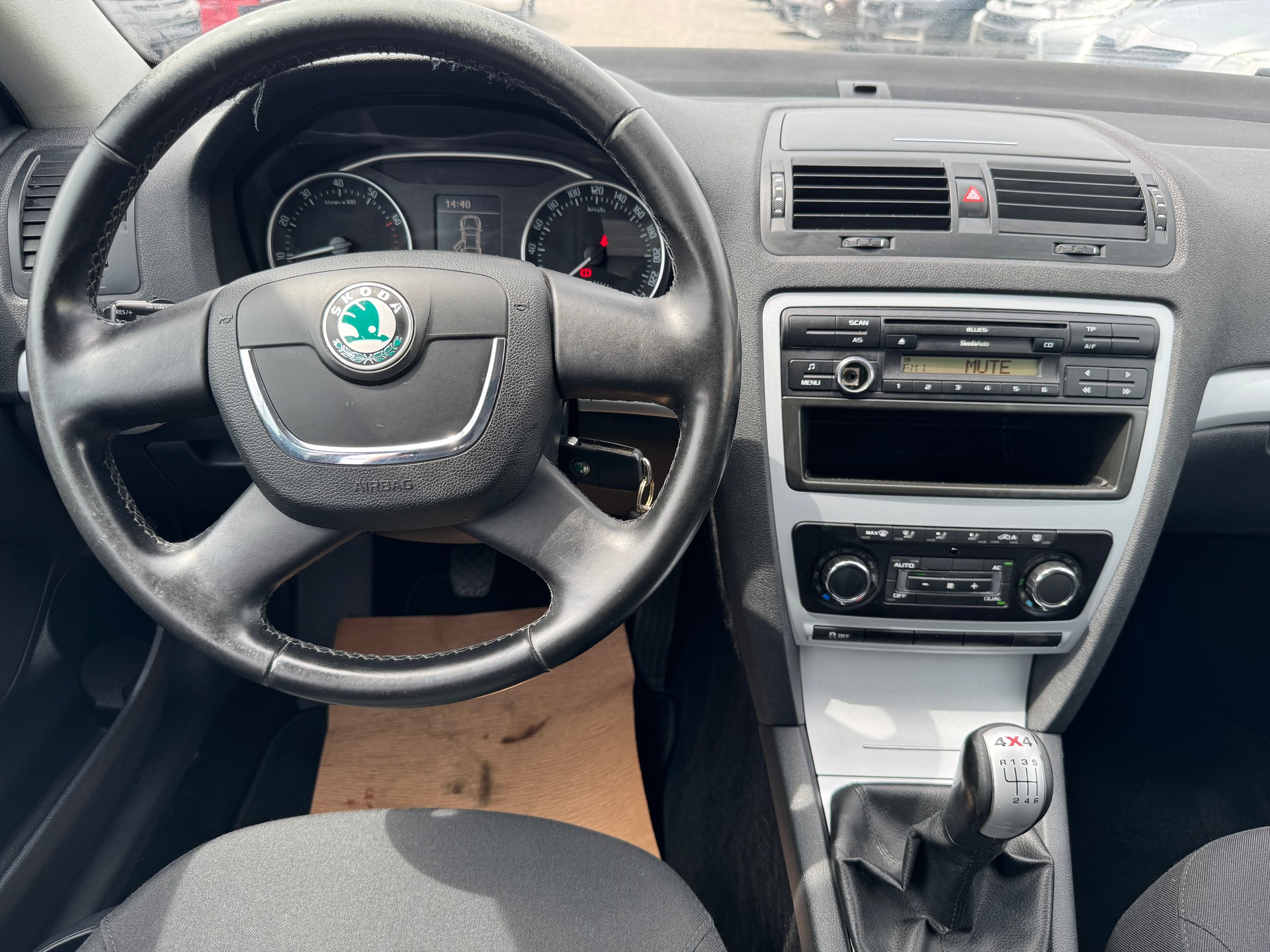 SKODA Octavia Combi 1.8 TSI Stöckli 4x4-image-6
