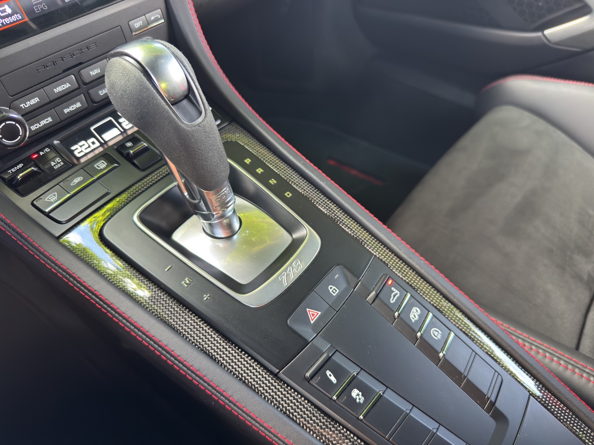 PORSCHE 718 Cayman GTS 4.0 PDK-image-11