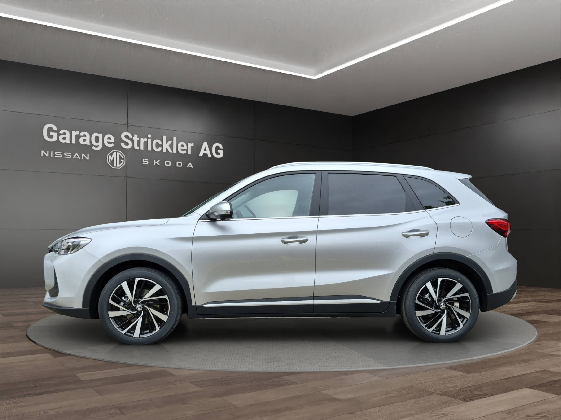 MG ZS 1.5 Hybrid+ Luxury Sunroof-showroom-element-1
