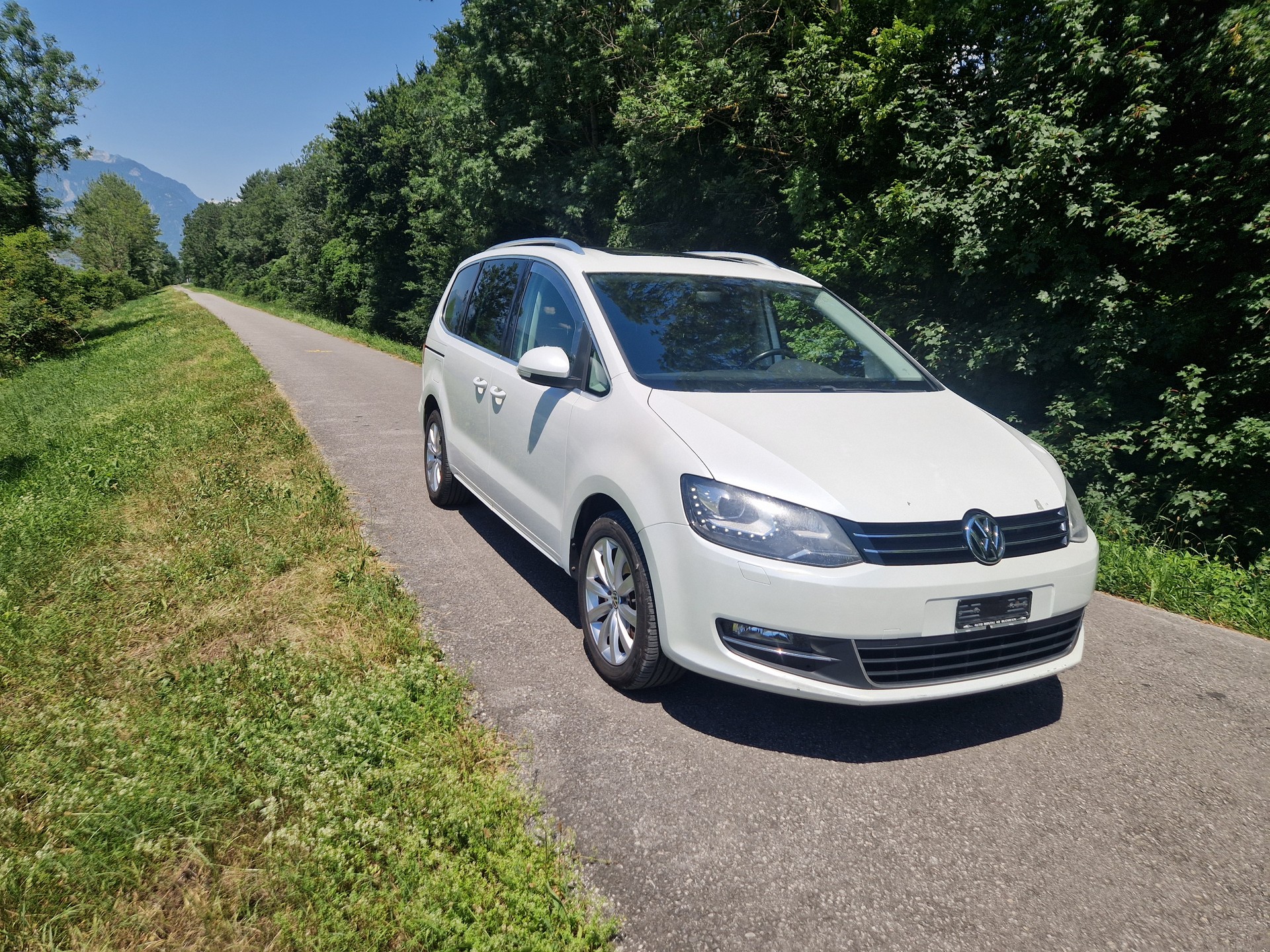 VW Sharan 2.0 TDI BMT Trendline 4Motion-image-2