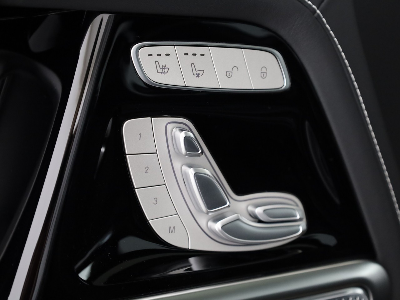 MERCEDES-BENZ G 63 AMG 9G-Tronic-image-15