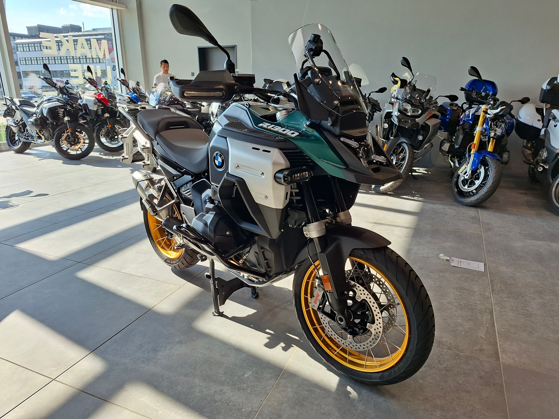 BMW R 1300 GS Adventure-image-3
