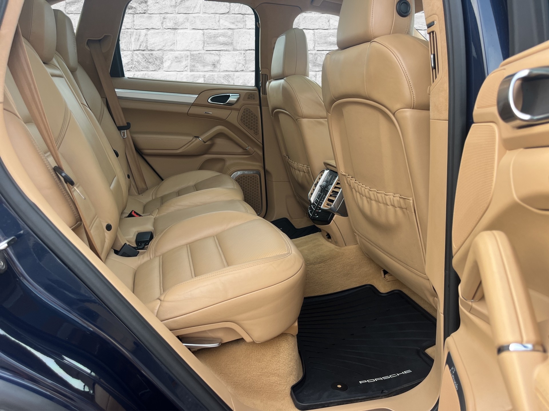 PORSCHE Cayenne Turbo-image-19
