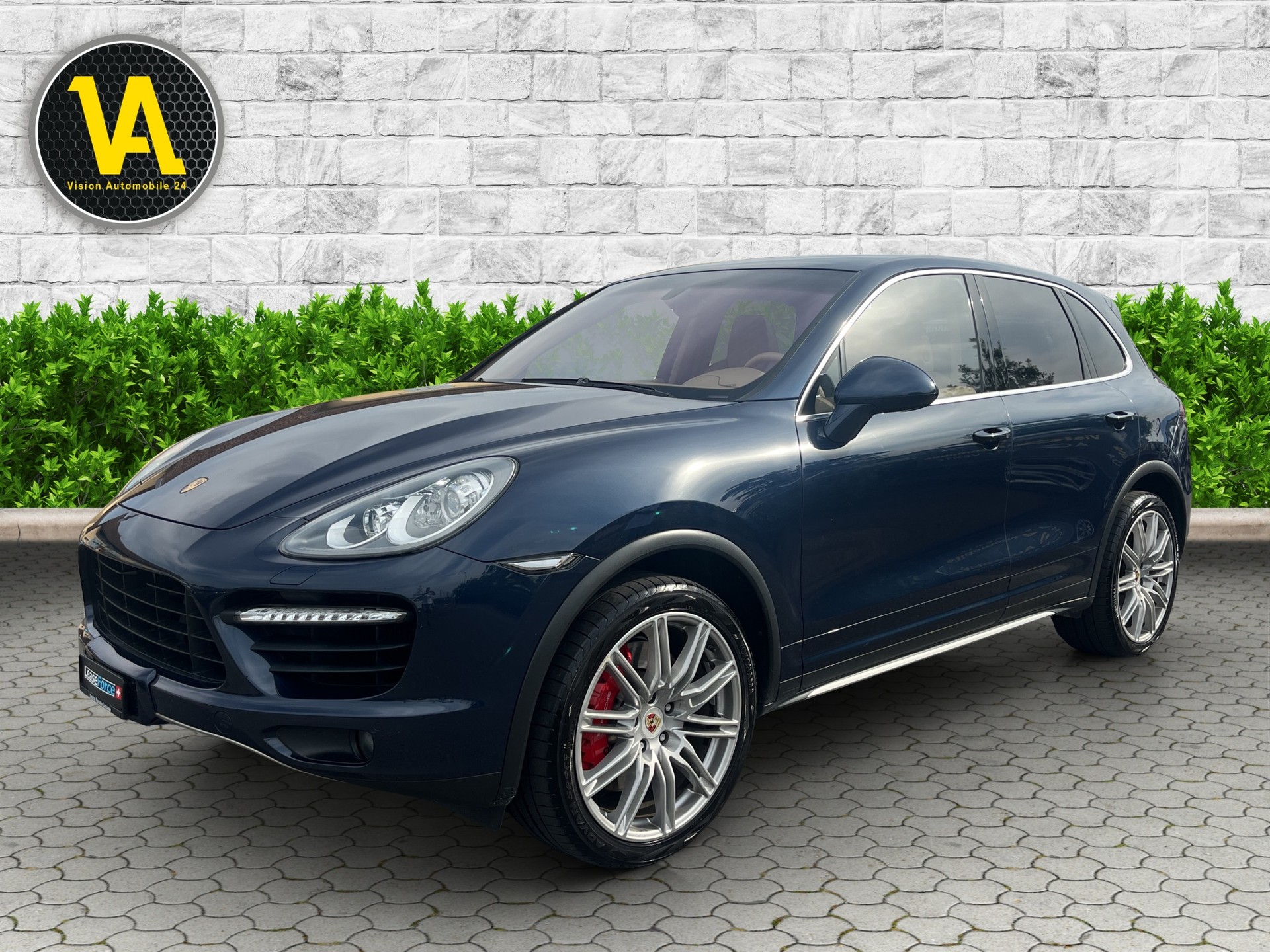 PORSCHE Cayenne Turbo-showroom-element-1