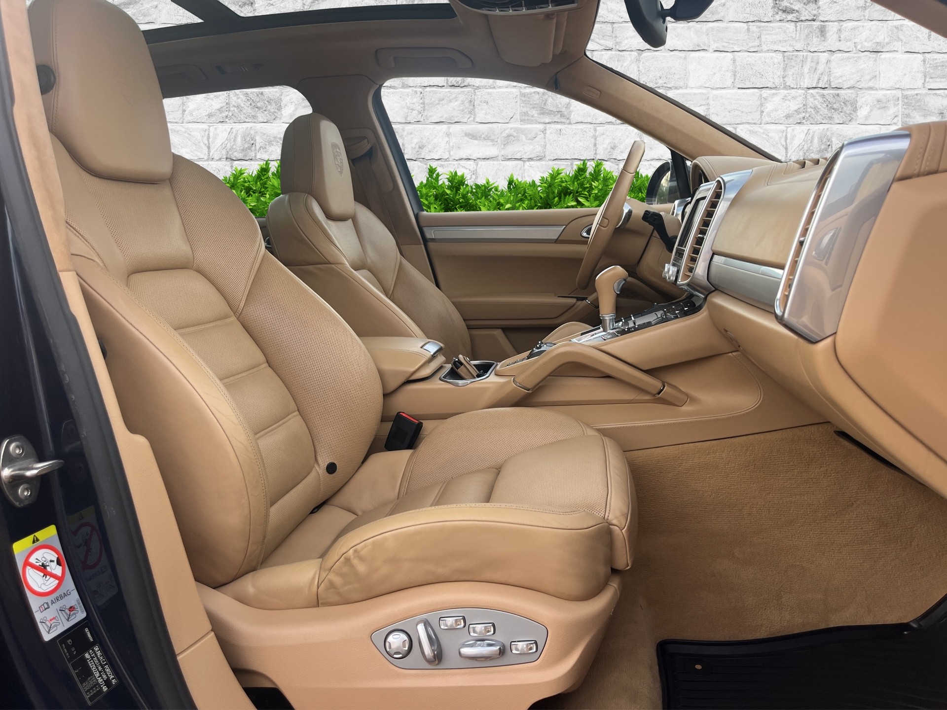 PORSCHE Cayenne Turbo-image-15