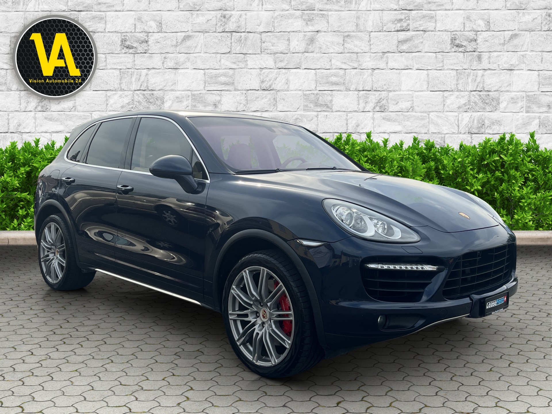 PORSCHE Cayenne Turbo-showroom-element-3
