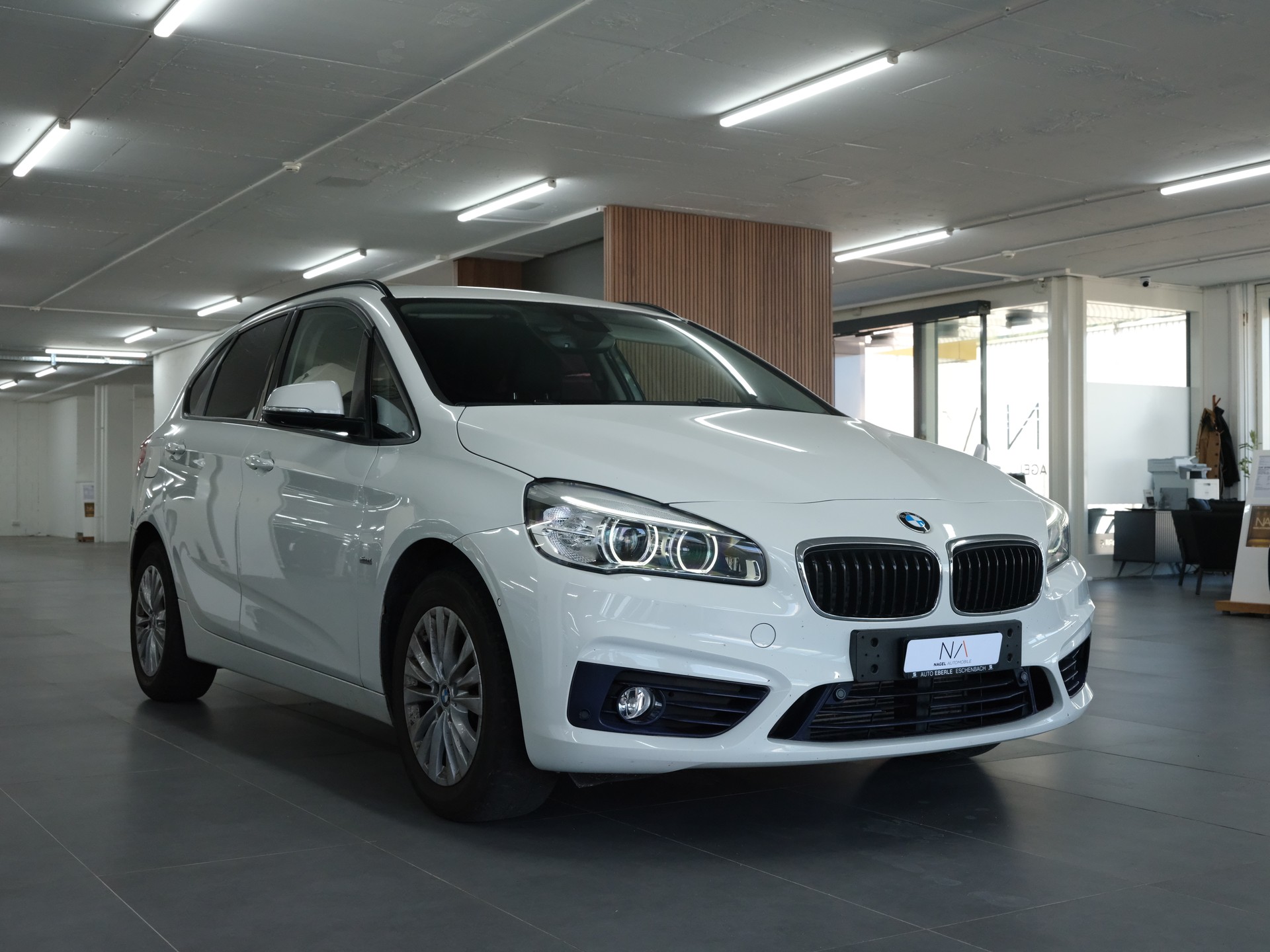 BMW 218d Active Tourer Steptronic *PDC Vorne & Hinten* *Sitzheizung*-showroom-element-1