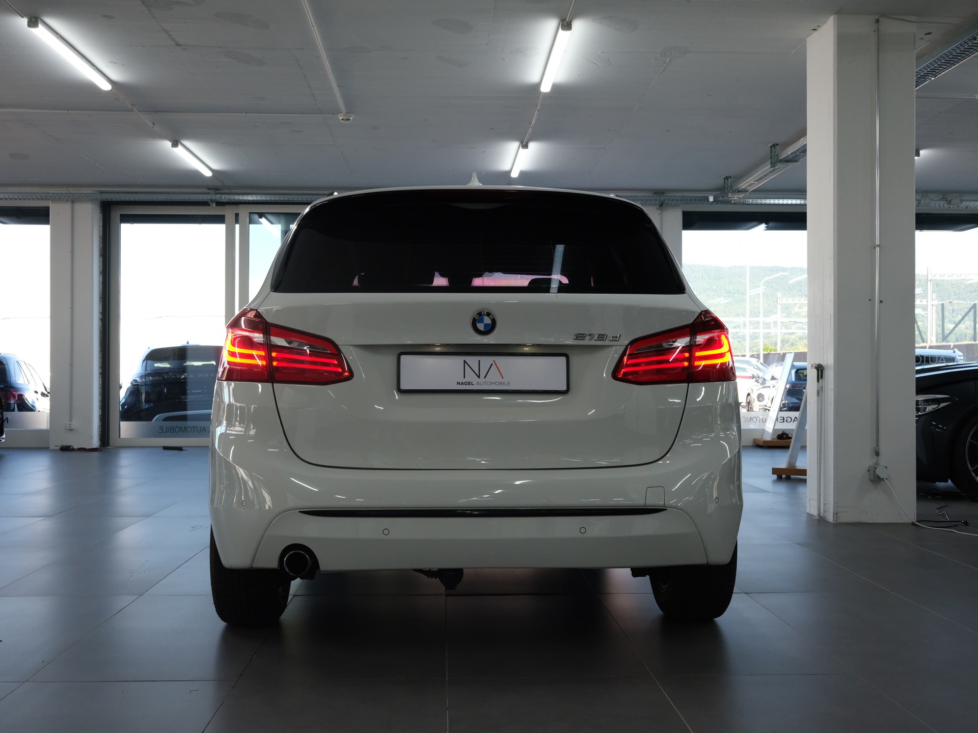 BMW 218d Active Tourer Steptronic *PDC Vorne & Hinten* *Sitzheizung*-image-4