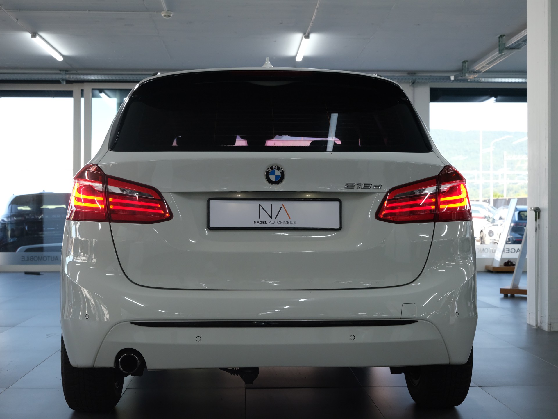 BMW 218d Active Tourer Steptronic *PDC Vorne & Hinten* *Sitzheizung*-showroom-element-3